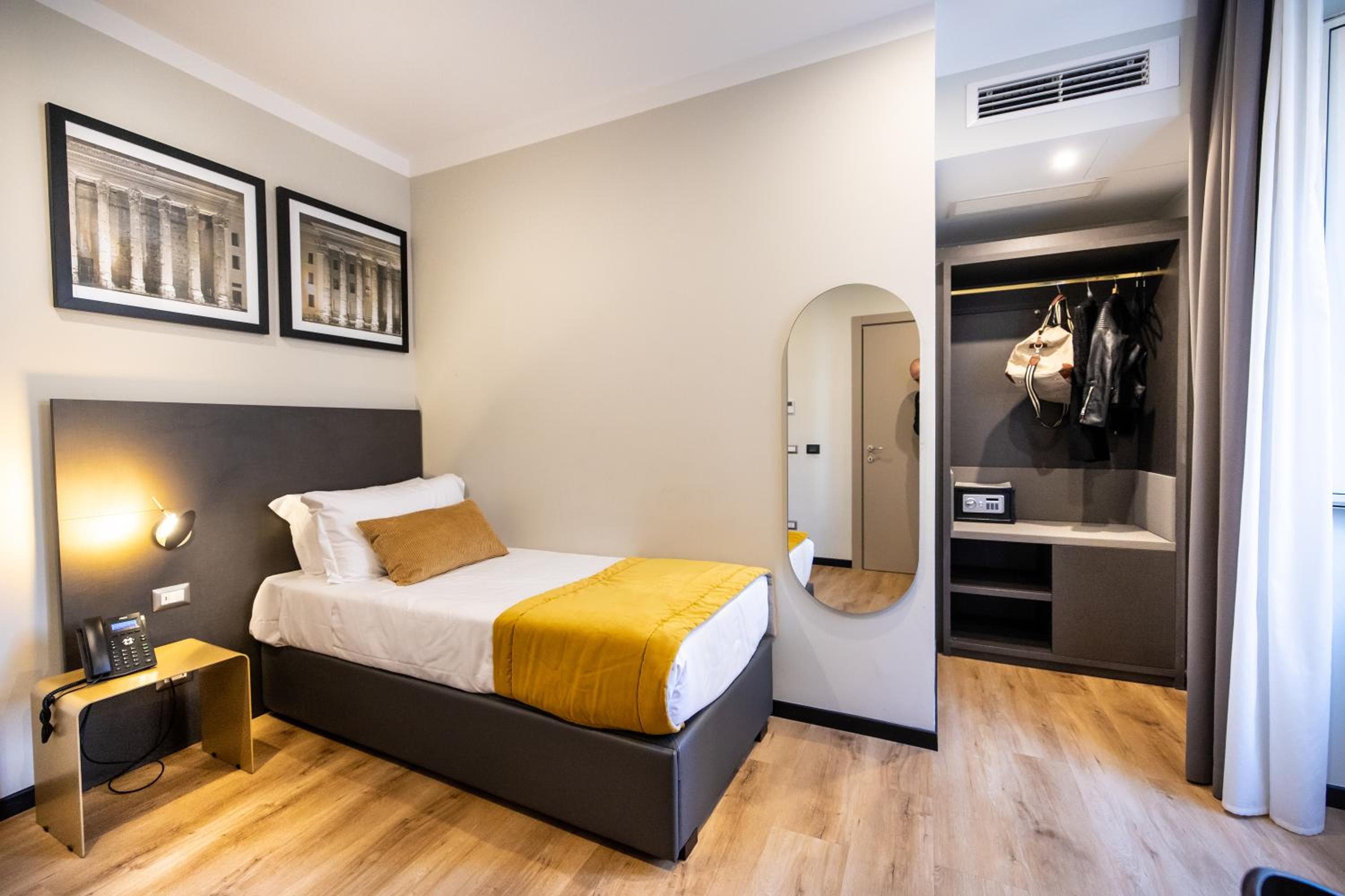 Das Kreuz Hotel — 18