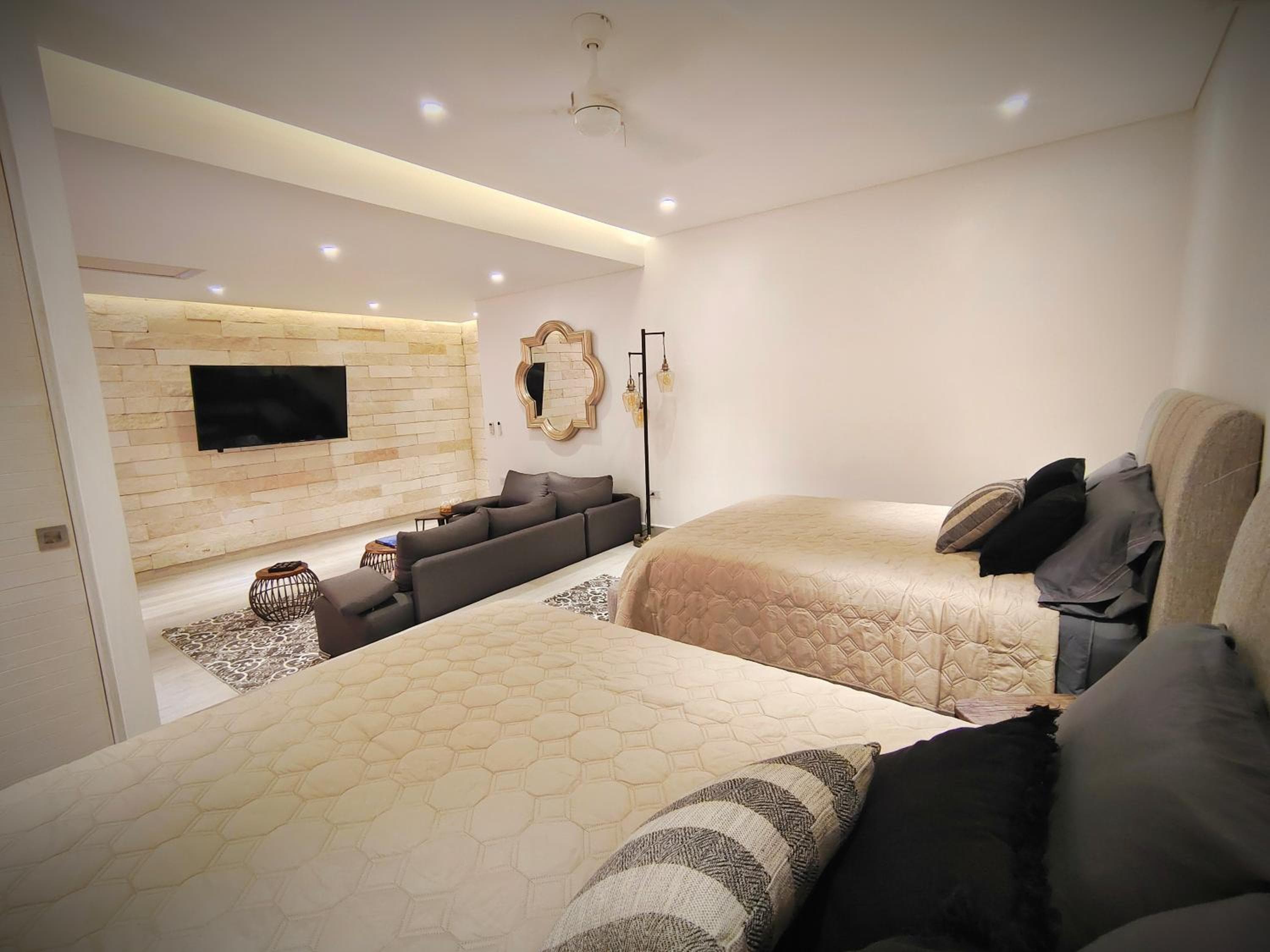 1st Luxury Warehouse — 23