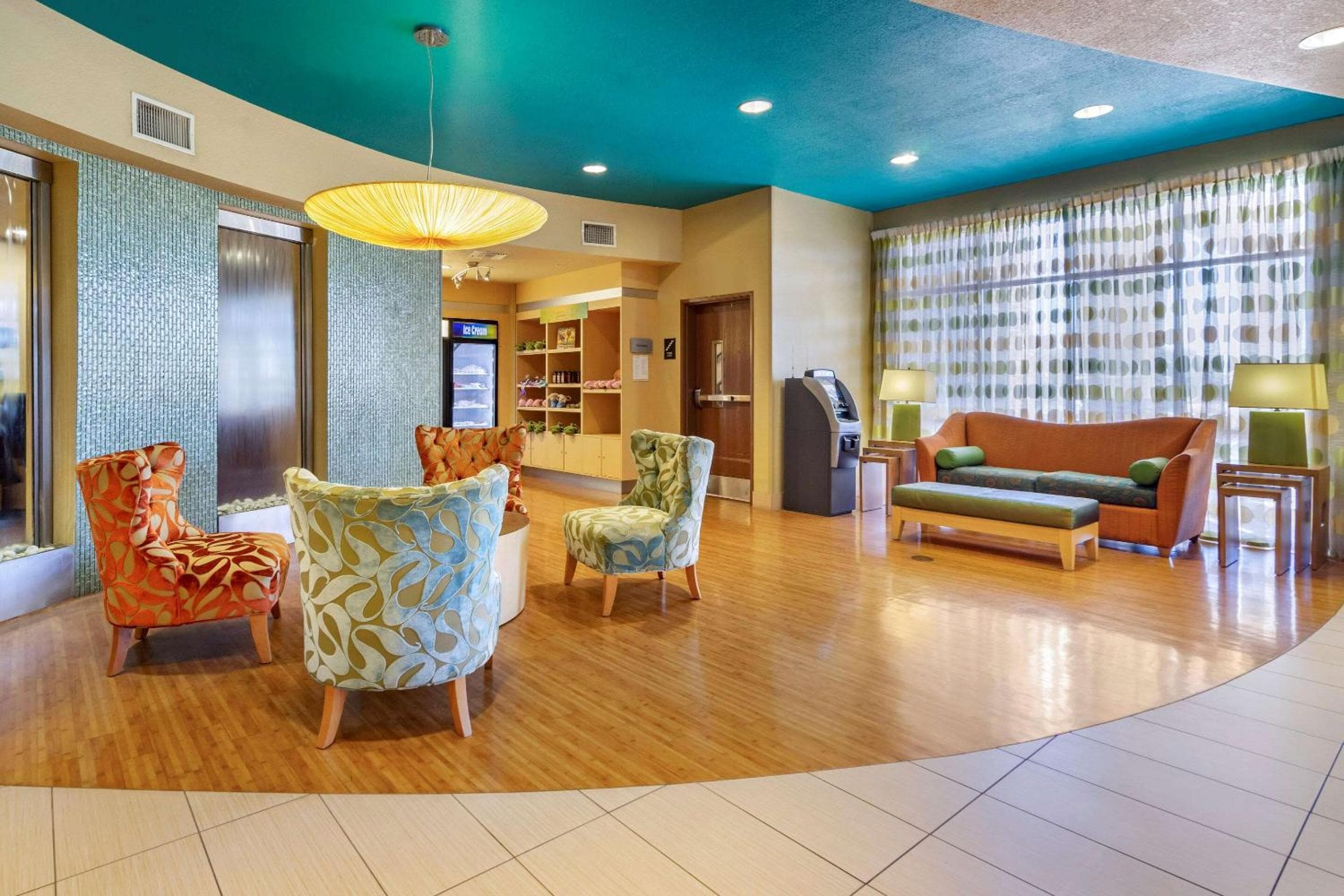 Comfort Suites en el recinto ferial-Casino — 4