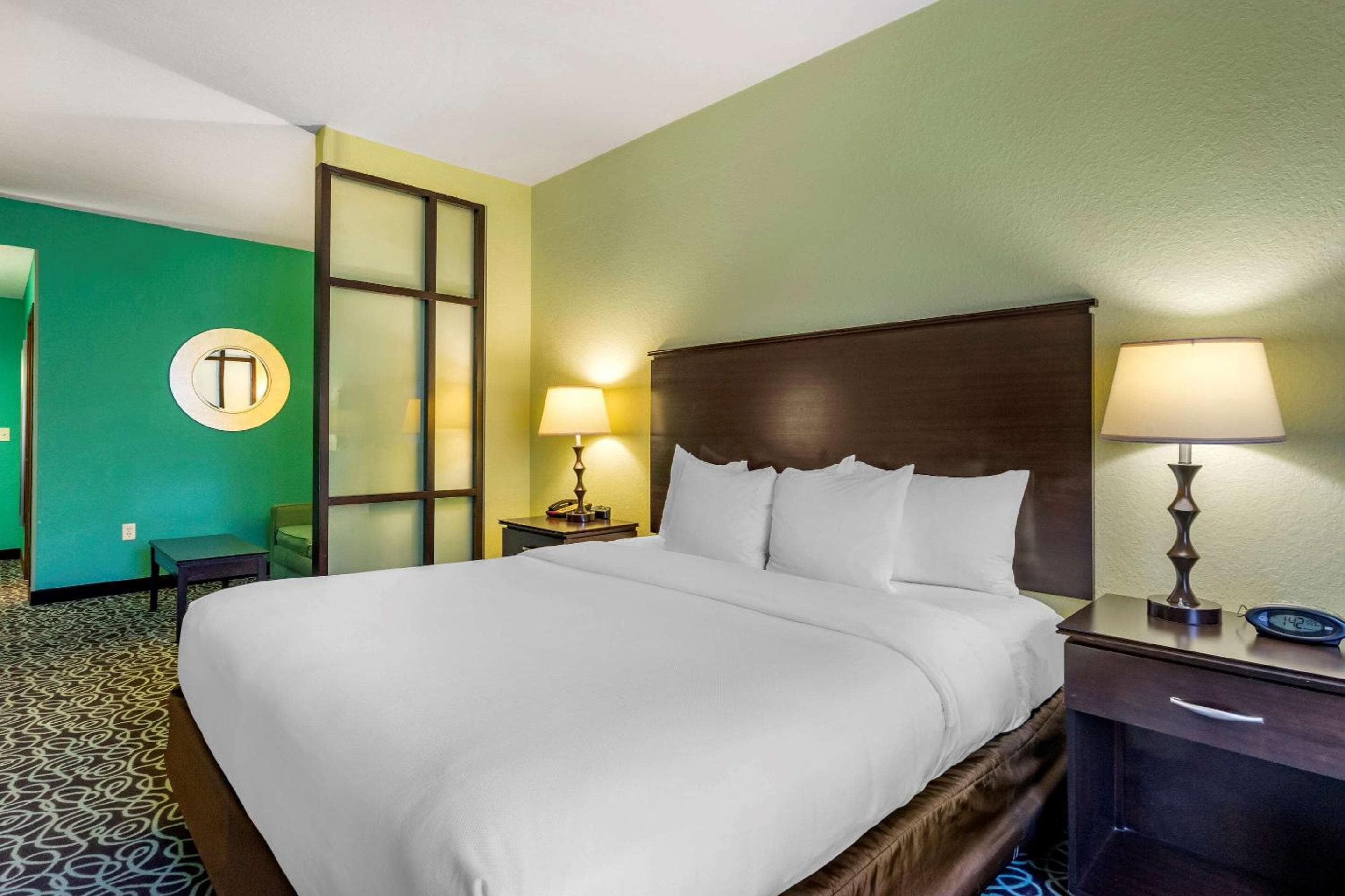 Comfort Suites en el recinto ferial-Casino — 11