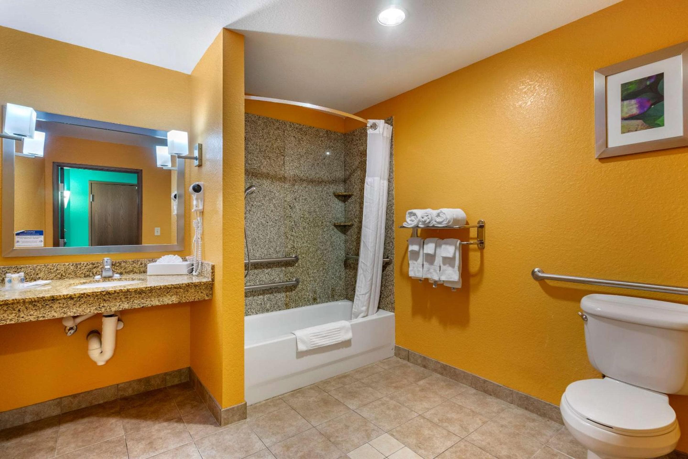 Comfort Suites en el recinto ferial-Casino — 9