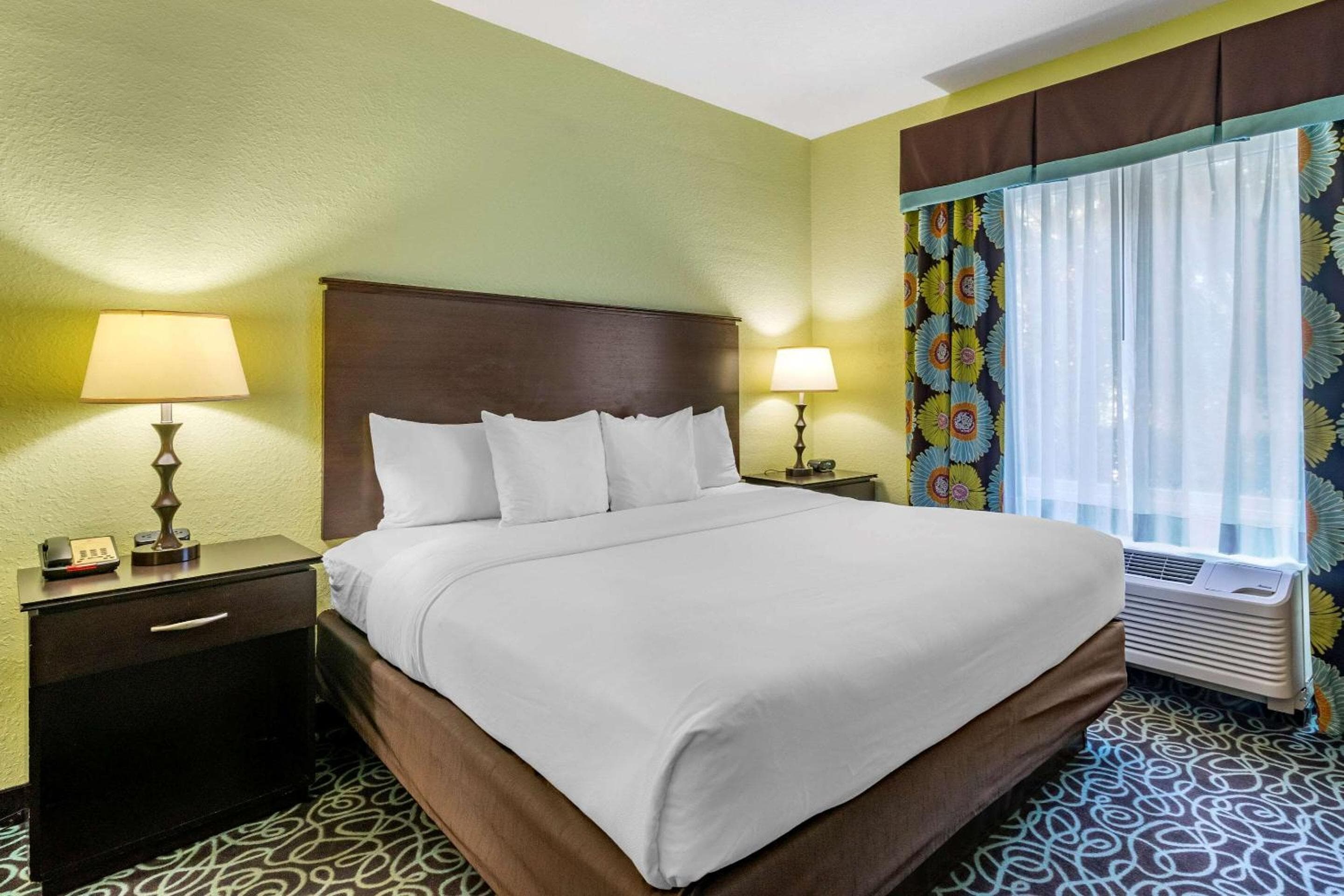 Comfort Suites en el recinto ferial-Casino — 15
