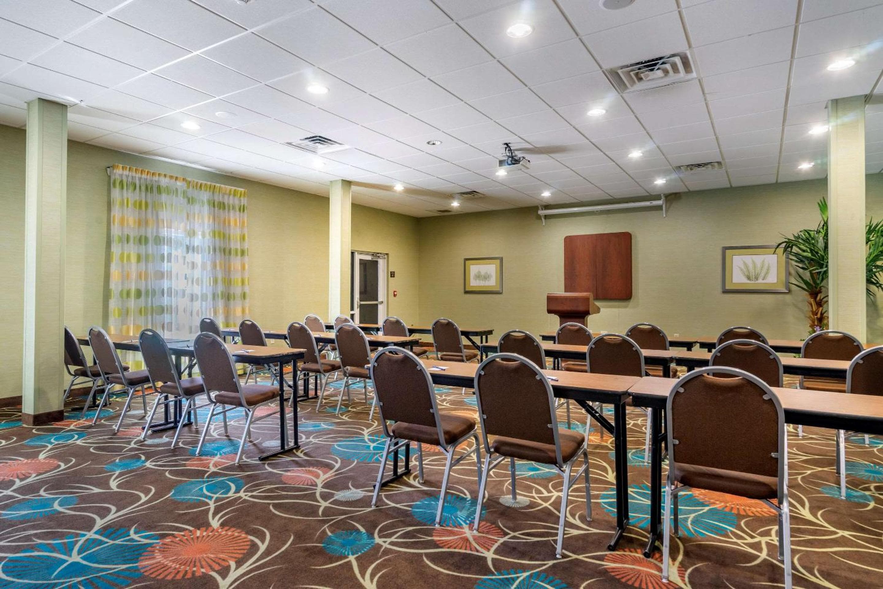 Comfort Suites en el recinto ferial-Casino — 24