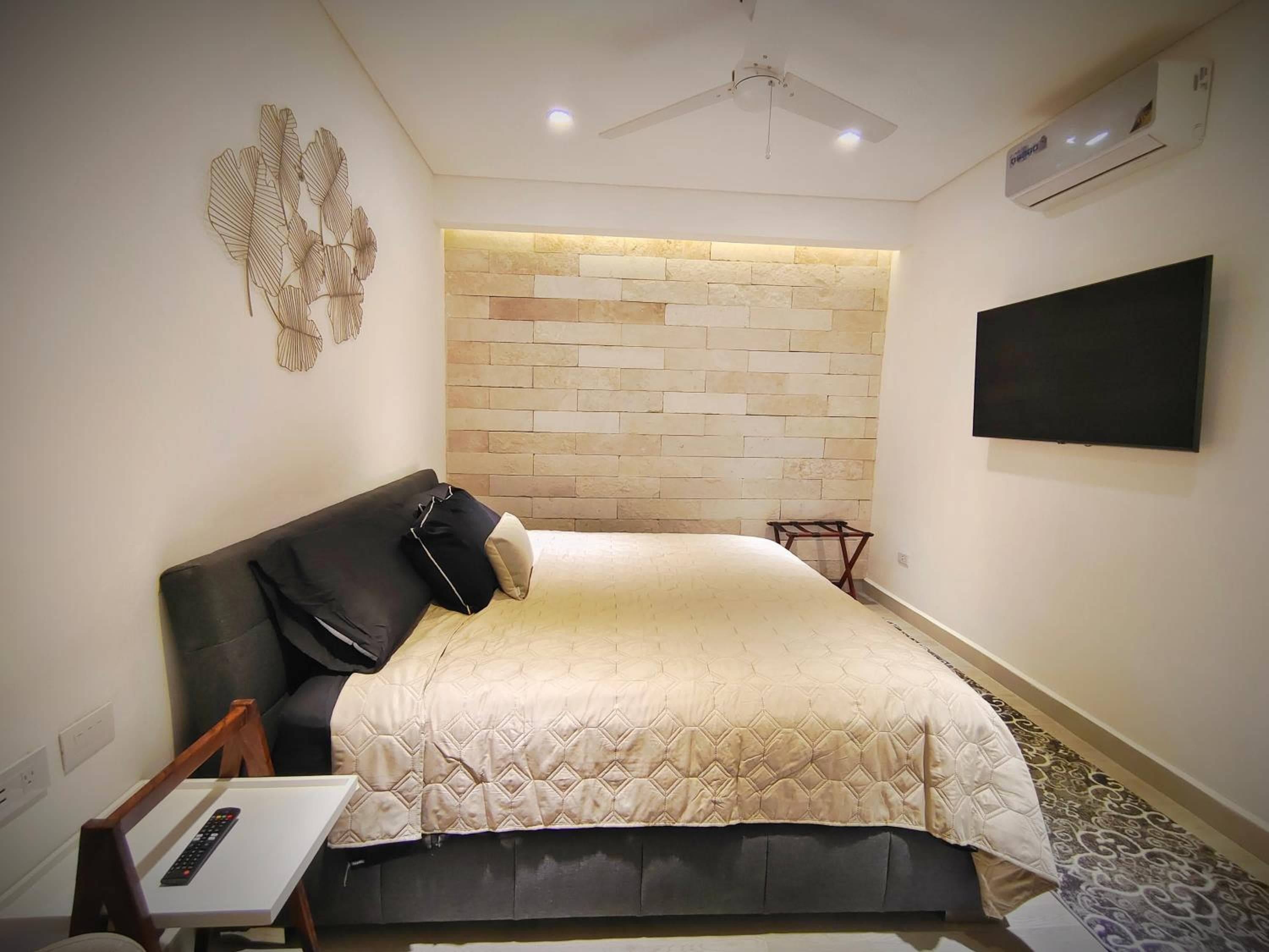 1st Luxury Warehouse — 2