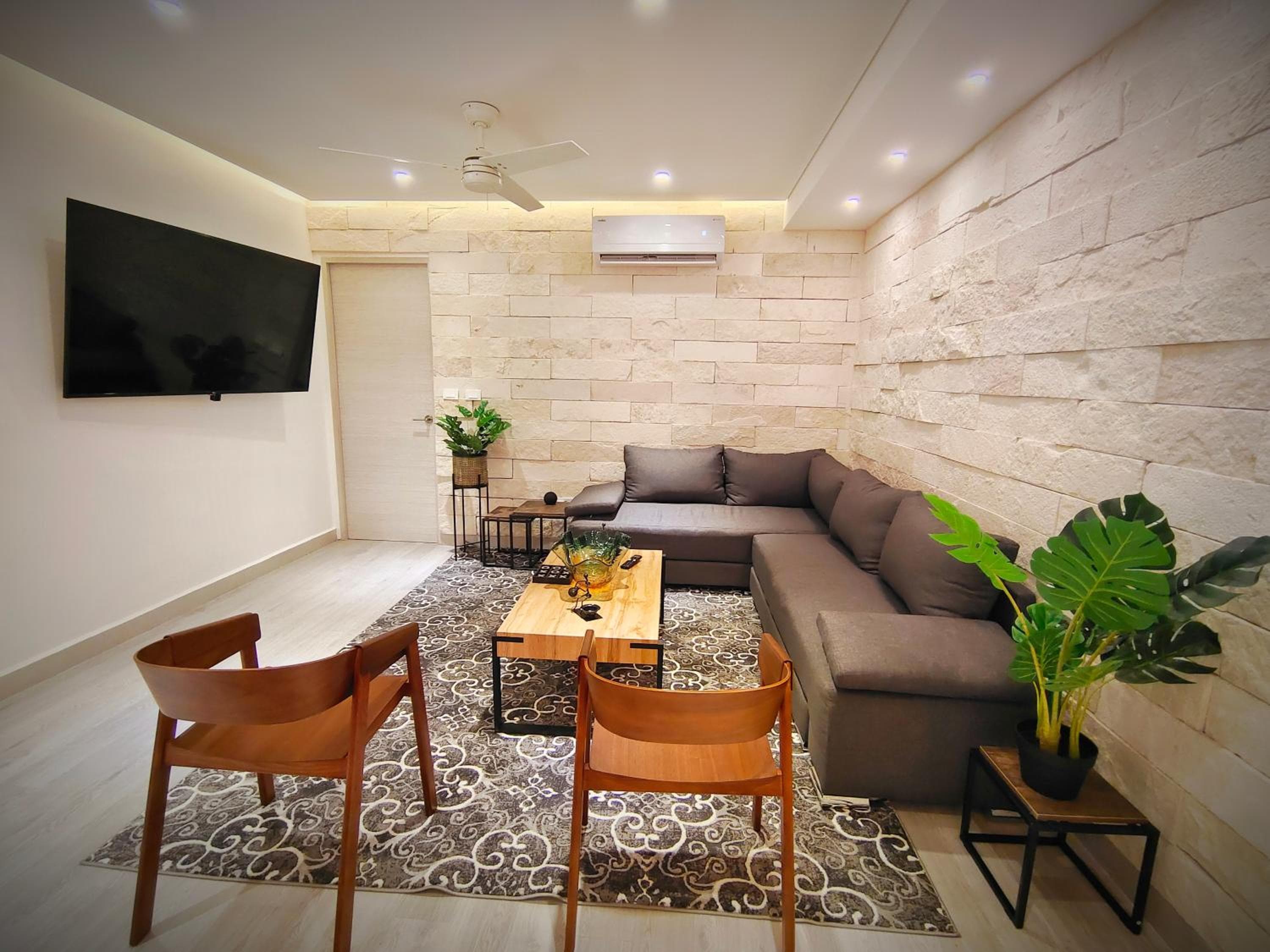 1st Luxury Warehouse — 25
