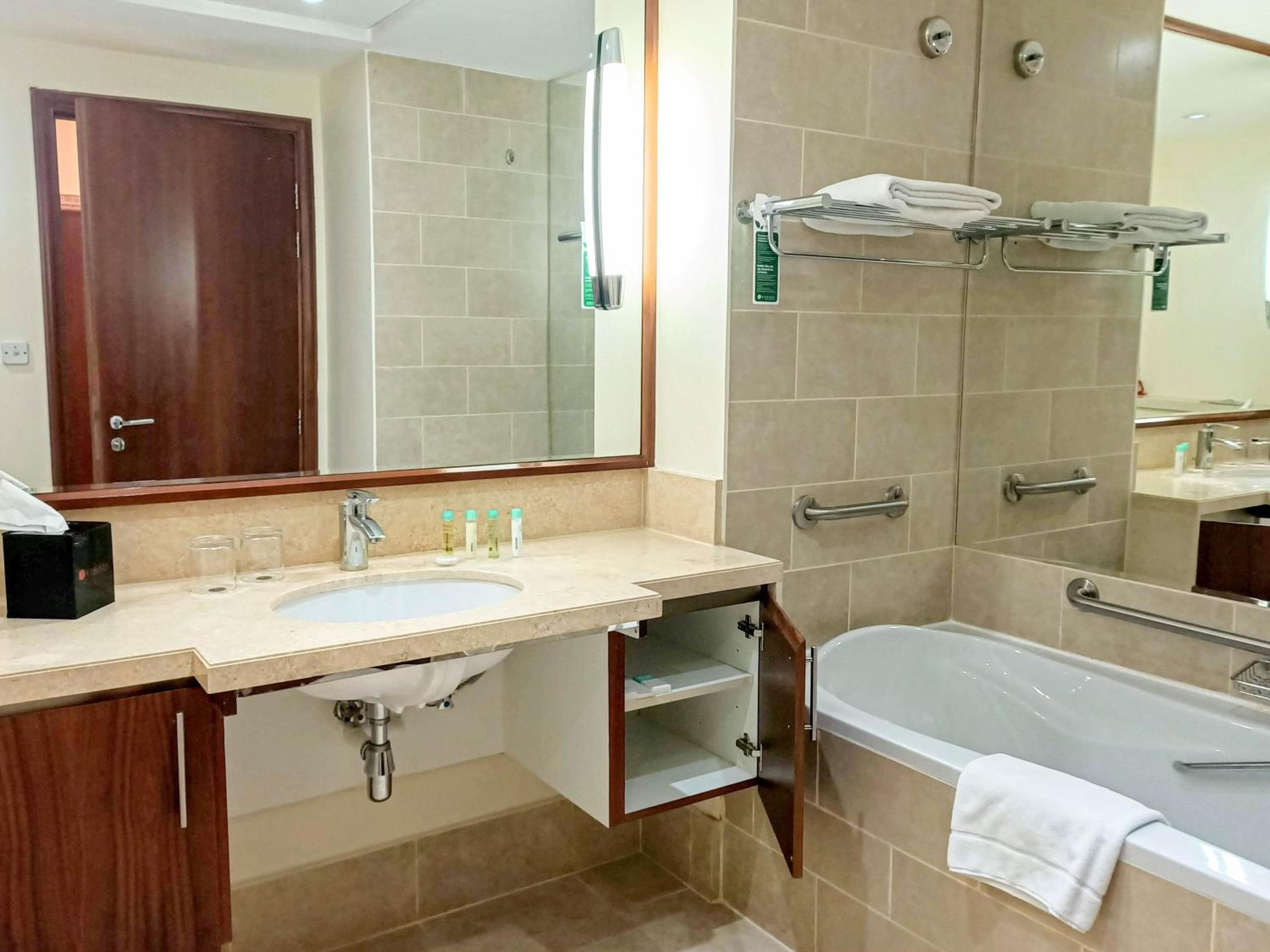 Ramada by Wyndham Downtown Dubai — 8
