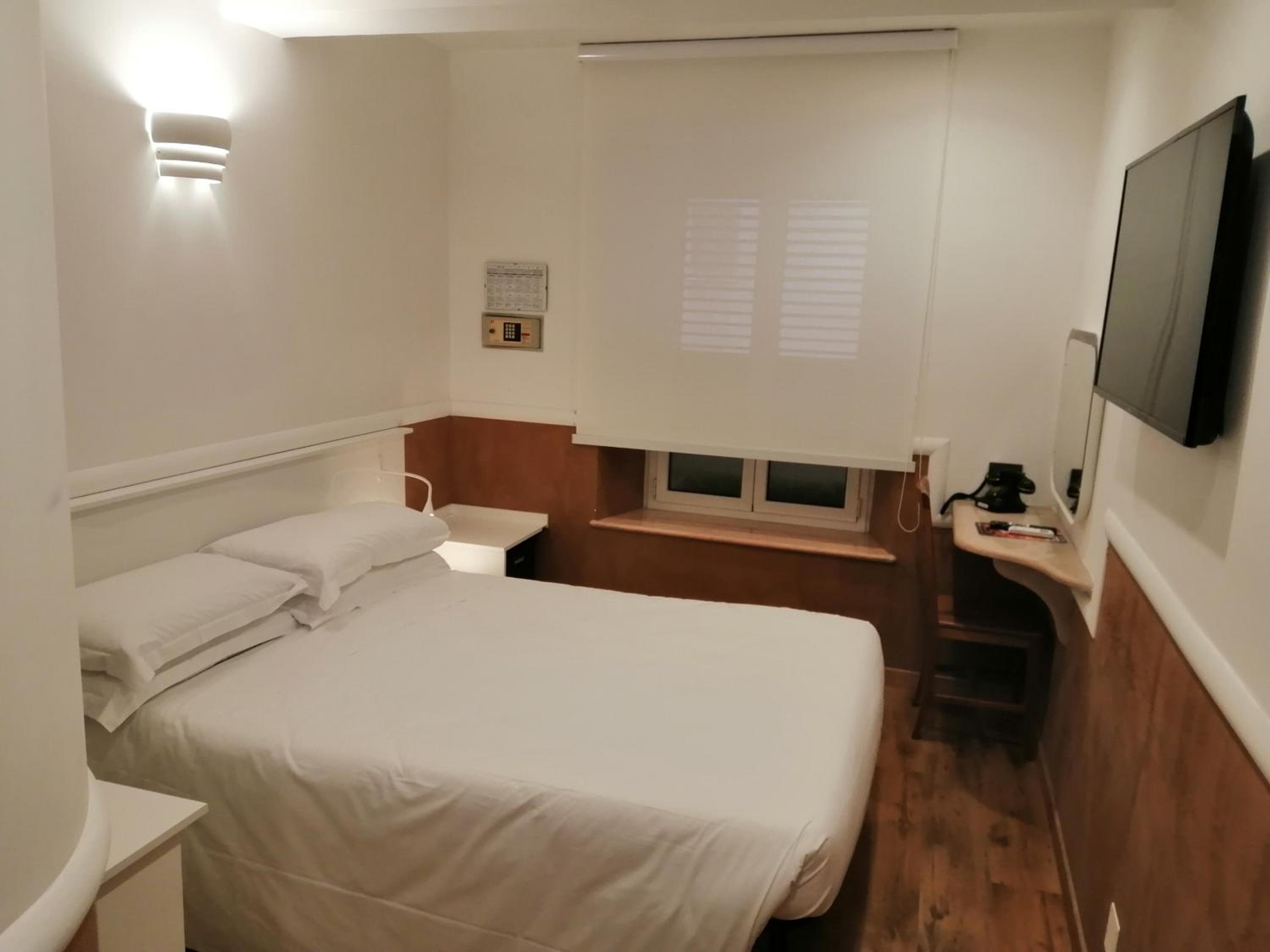 Hotel Verona Rome — 11