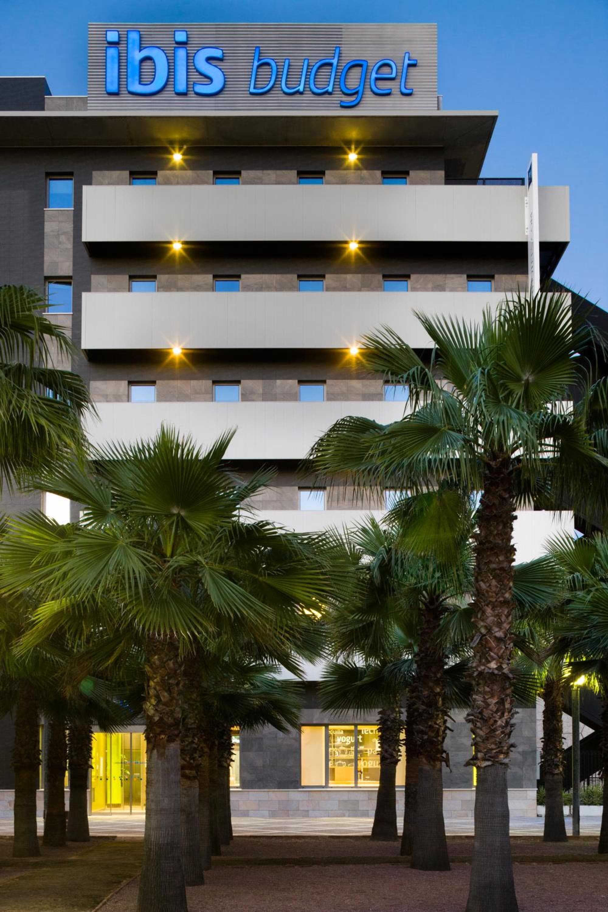 Ibis Budget Sevilla Aeropuerto — 5