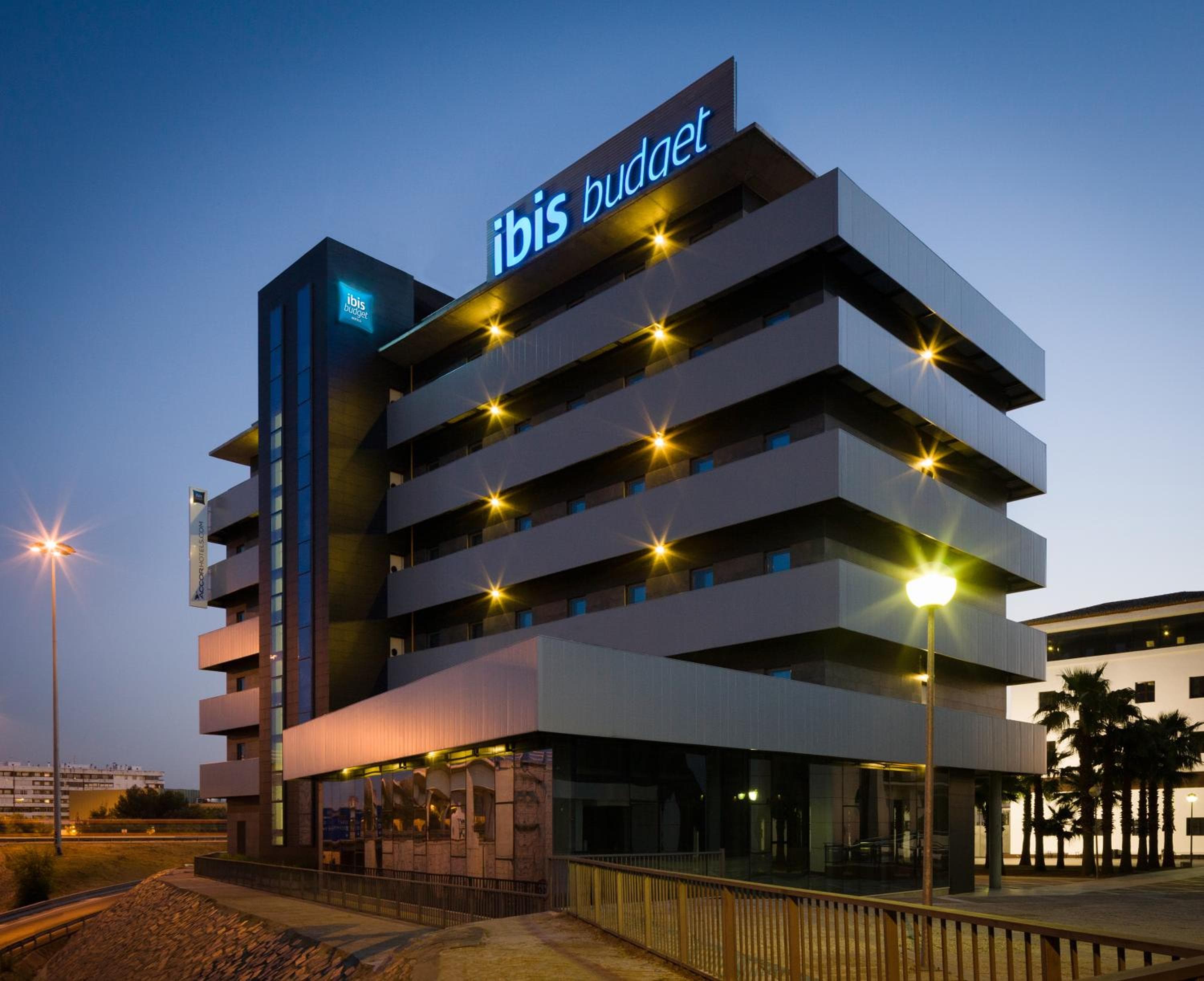 Ibis Budget Sevilla Aeropuerto — 10