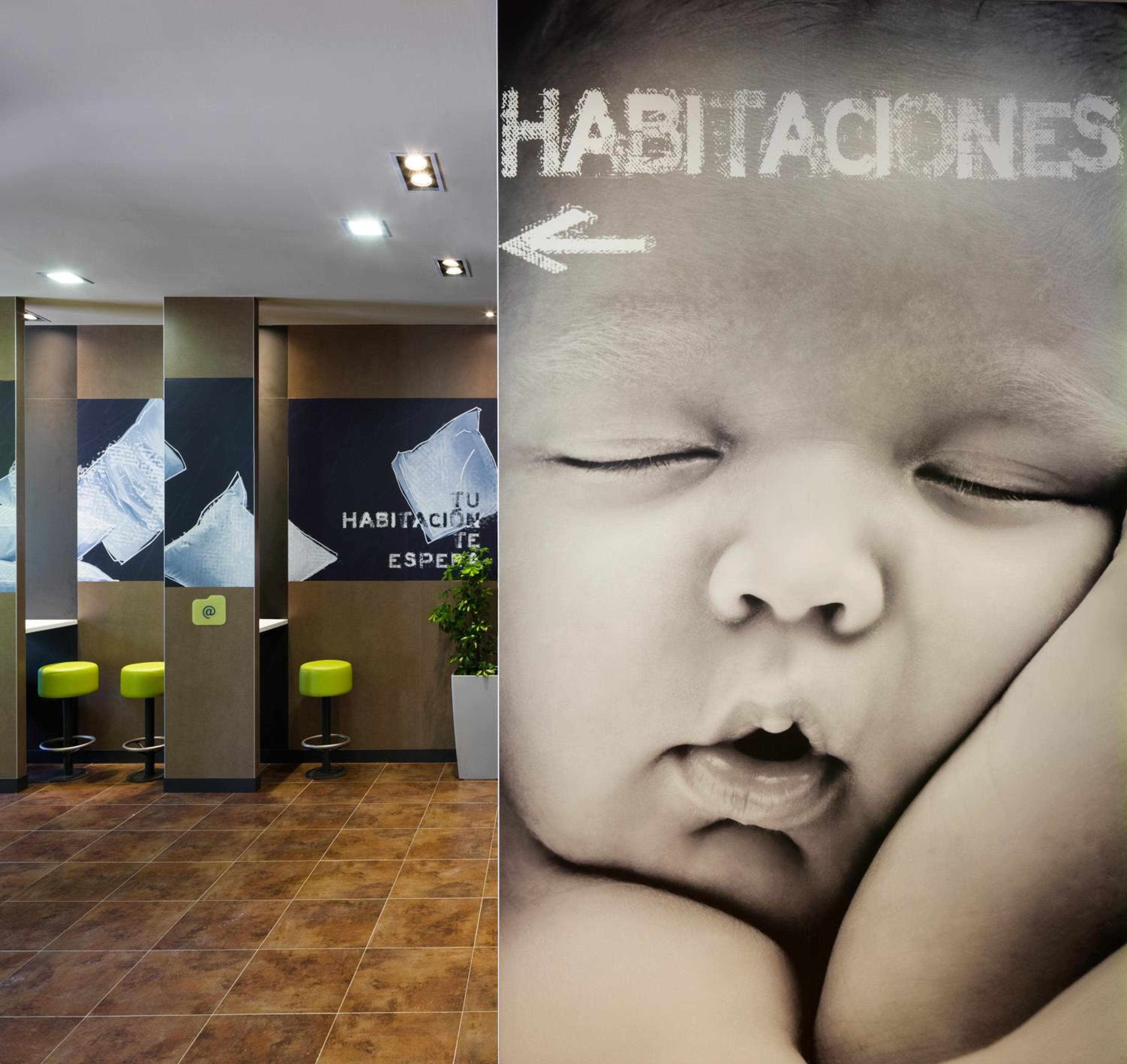 Ibis Budget Sevilla Aeropuerto — 6