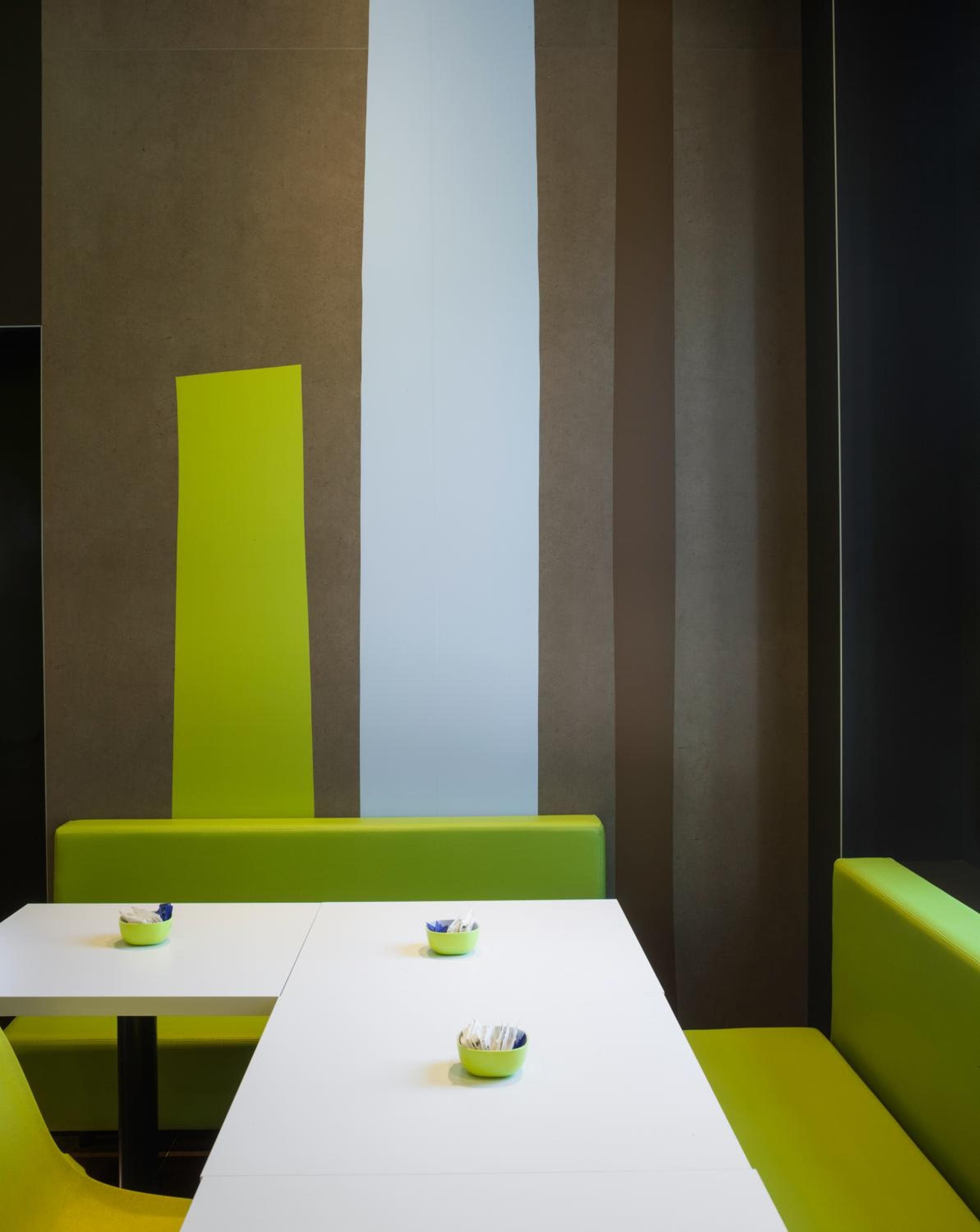 Ibis Budget Sevilla Aeropuerto — 7