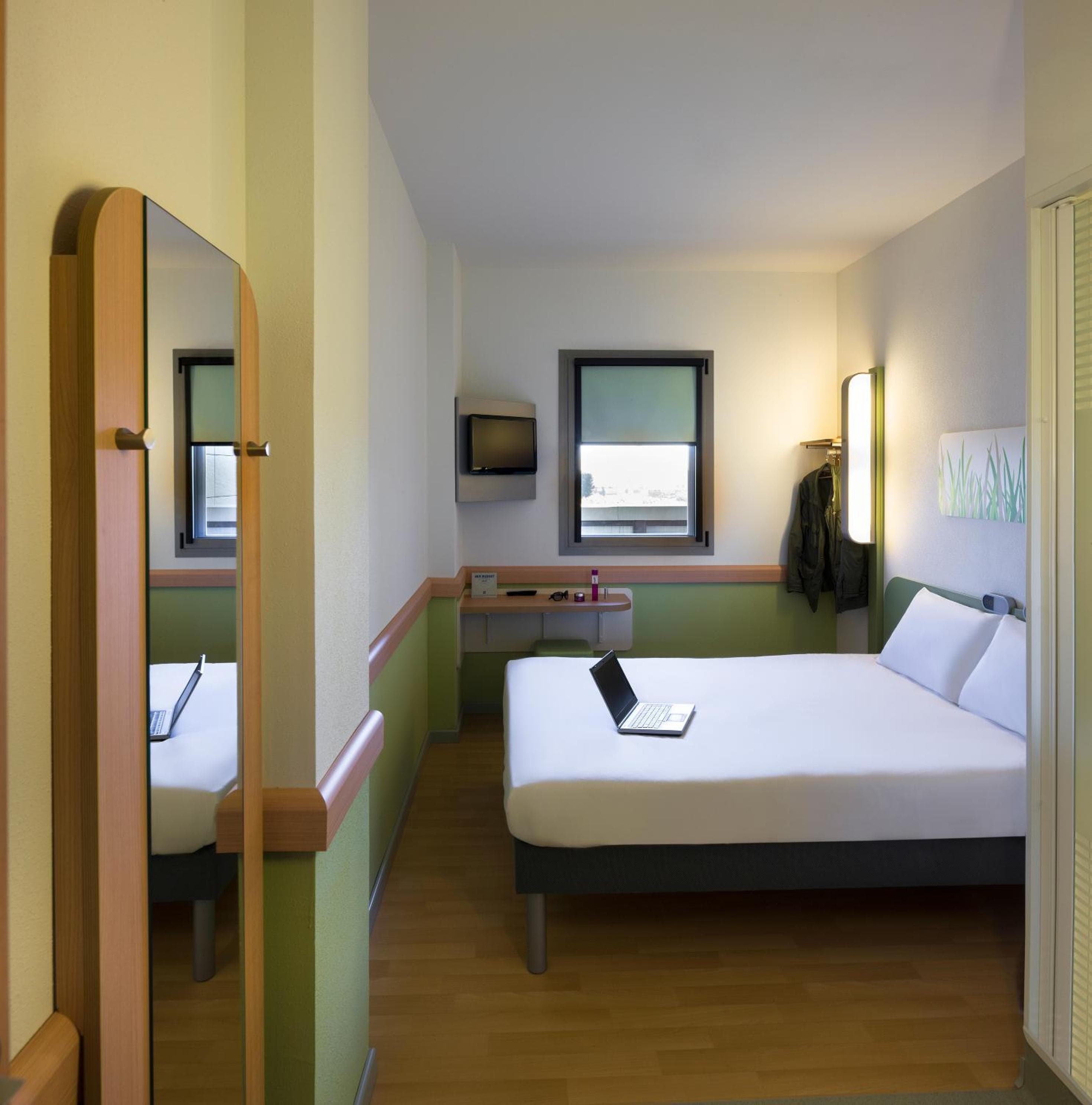 Ibis Budget Sevilla Aeropuerto — 4