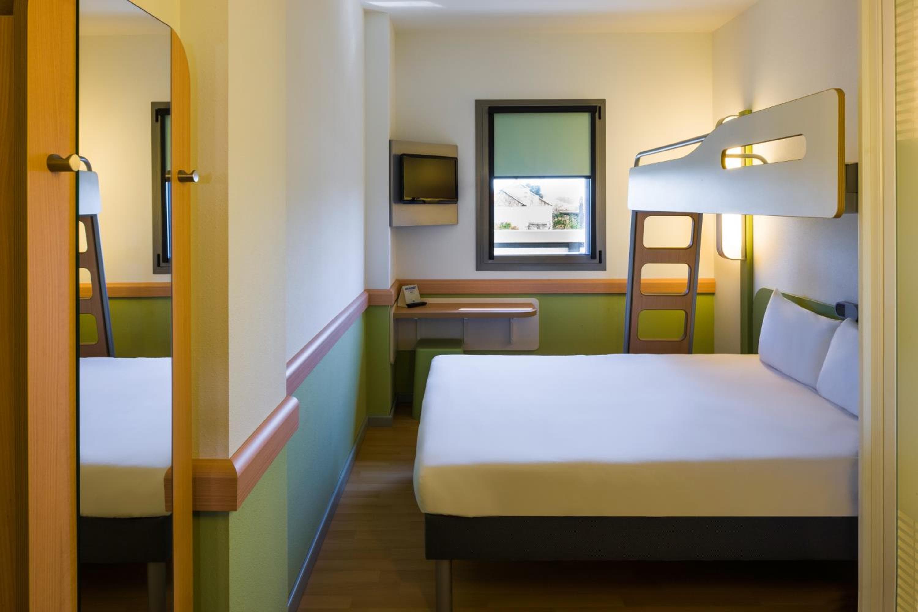 Ibis Budget Sevilla Aeropuerto — 3