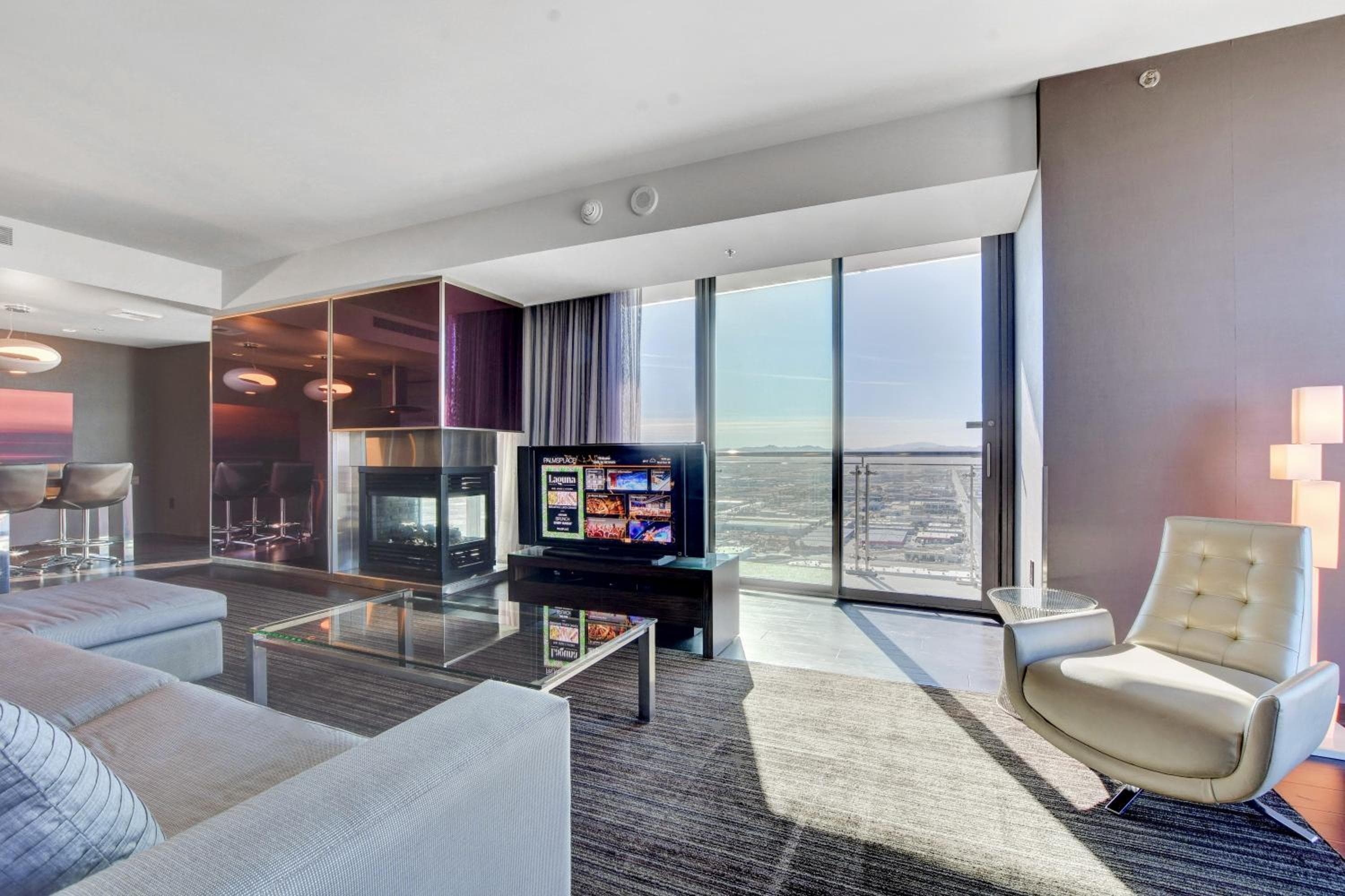 Private Luxury Panoramic Suite at Palms Place — 24