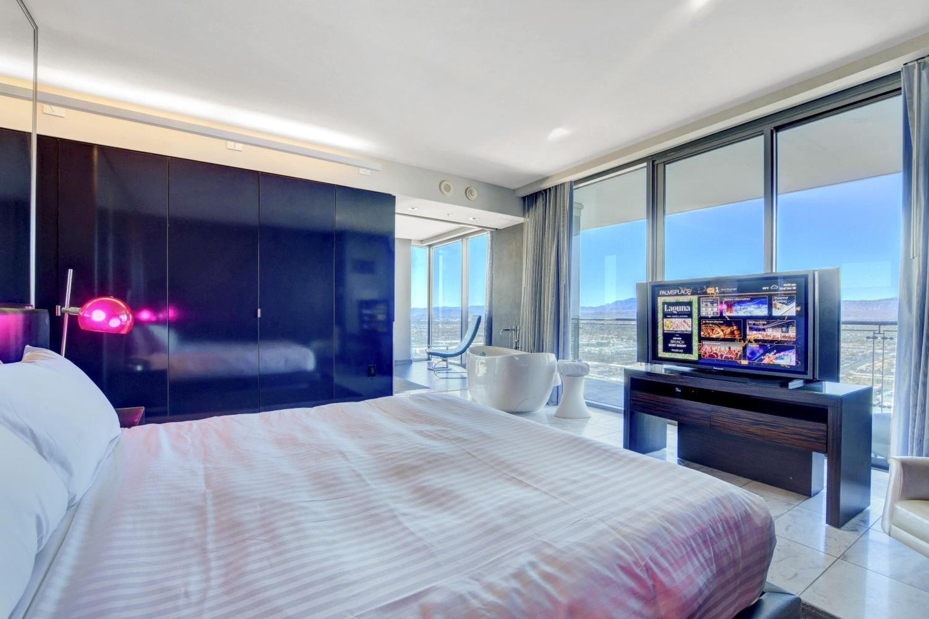 Private Luxury Panoramic Suite at Palms Place — 12