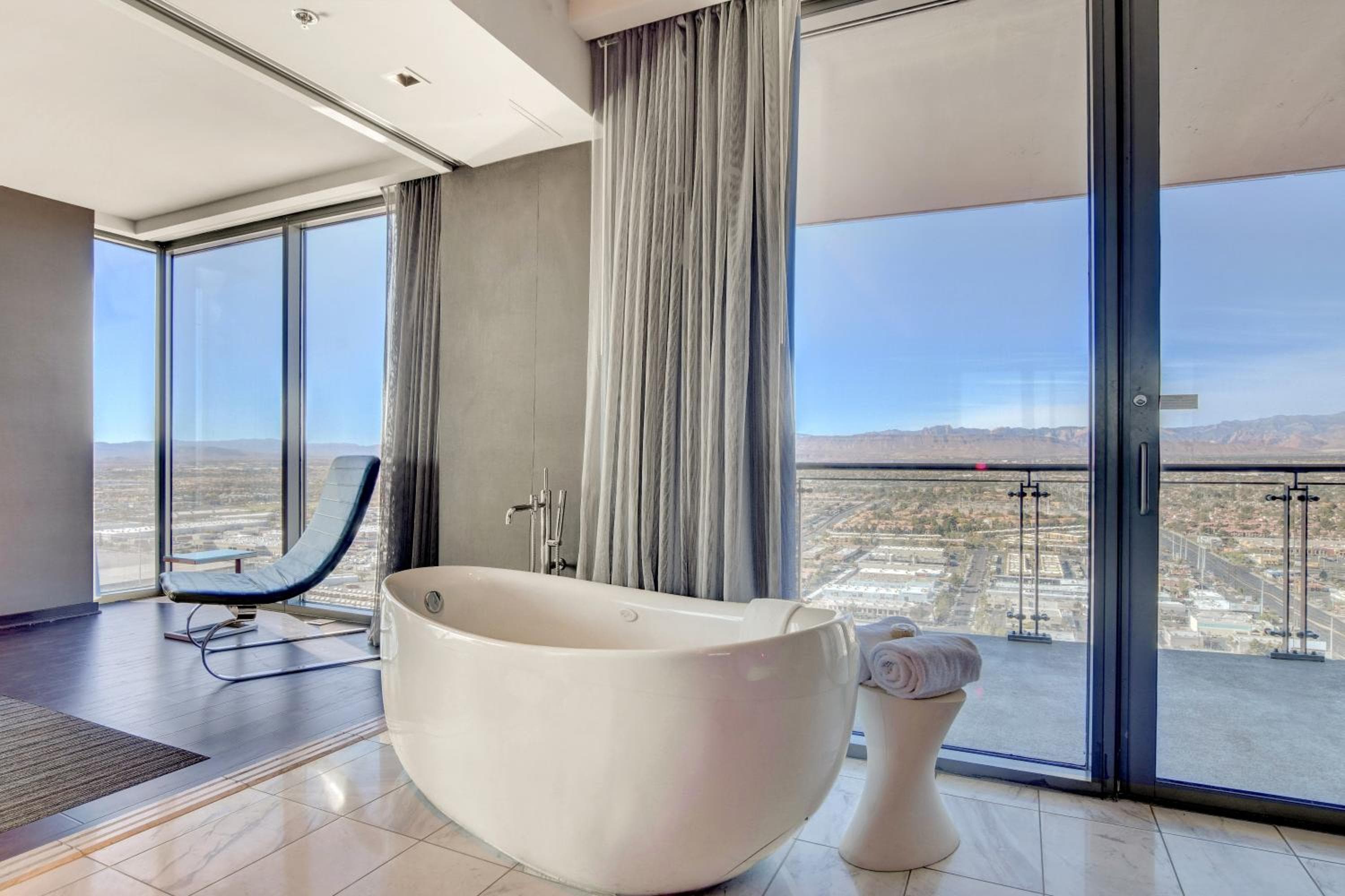 Private Luxury Panoramic Suite at Palms Place — 18