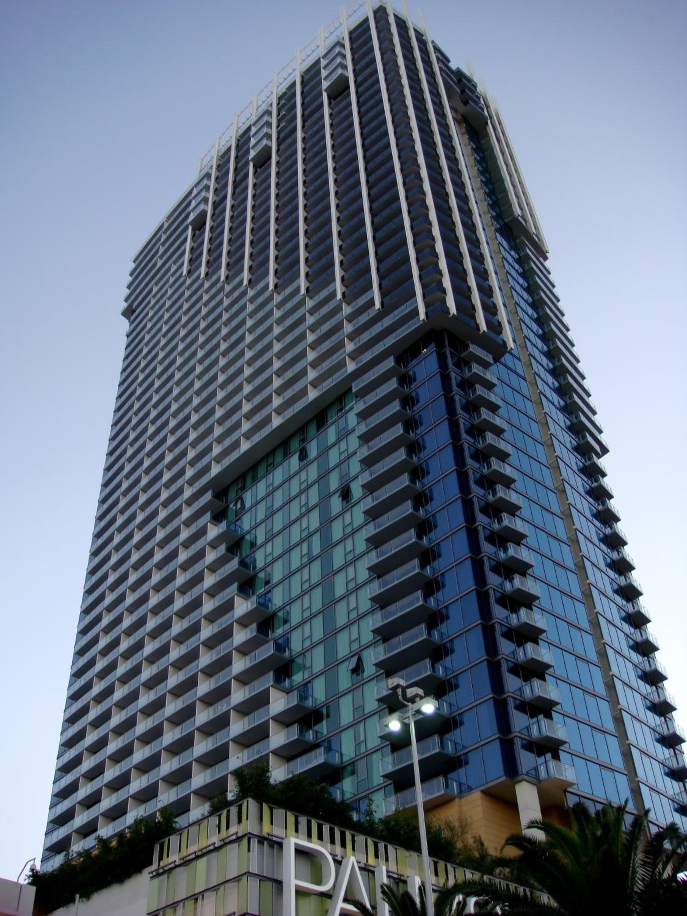 Private Luxury Panoramic Suite at Palms Place — 16