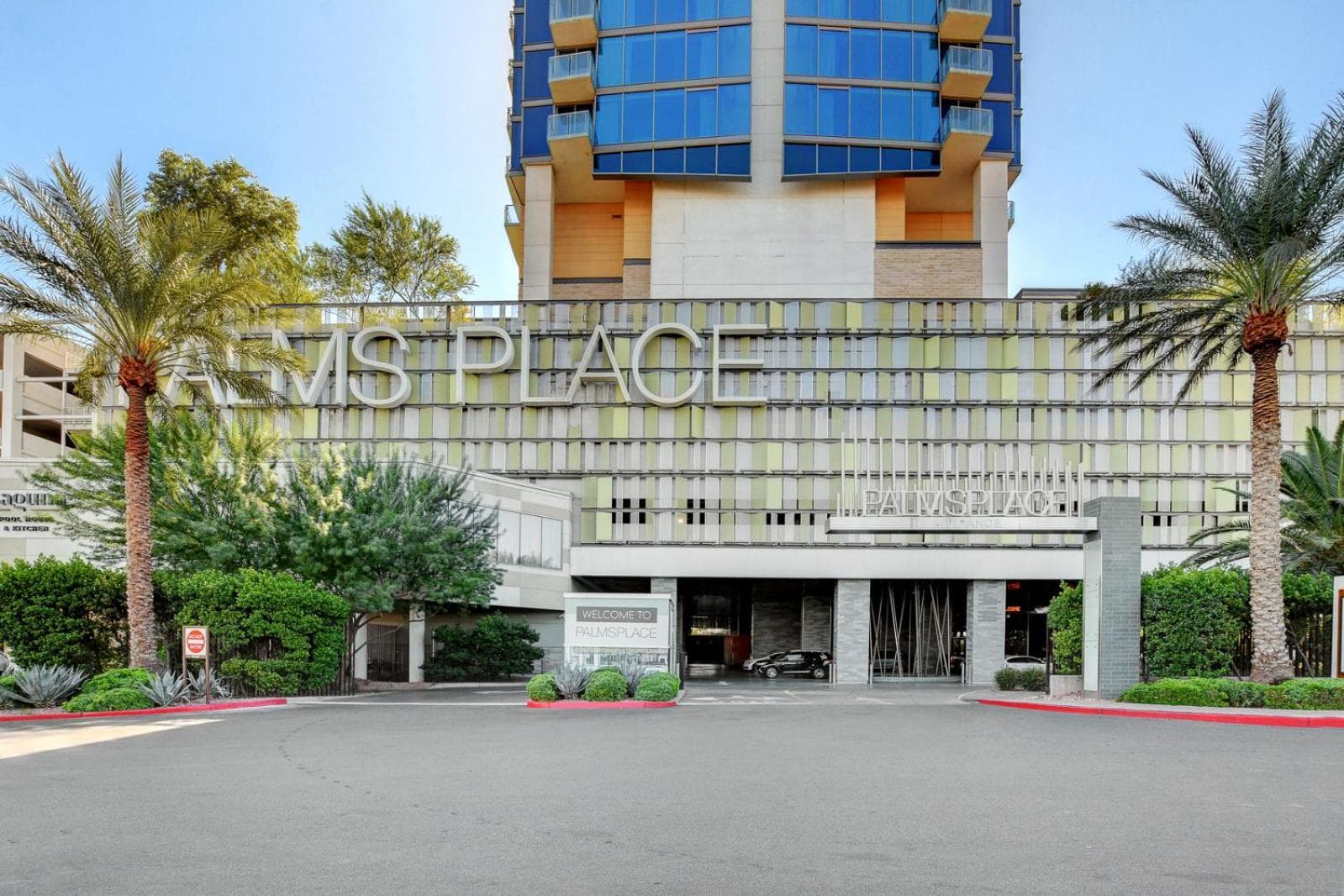 Private Luxury Panoramic Suite at Palms Place — 1