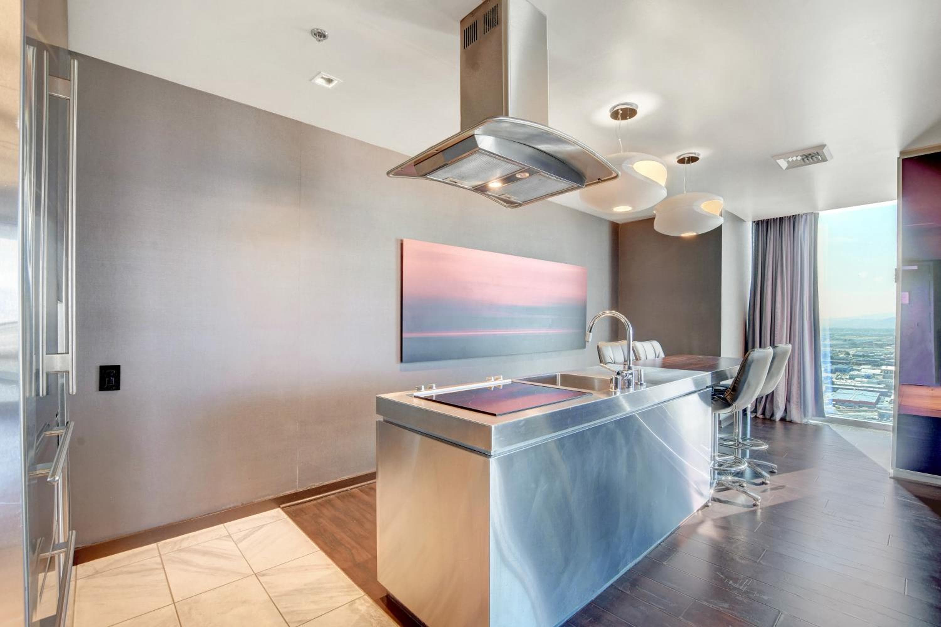 Private Luxury Panoramic Suite at Palms Place — 26