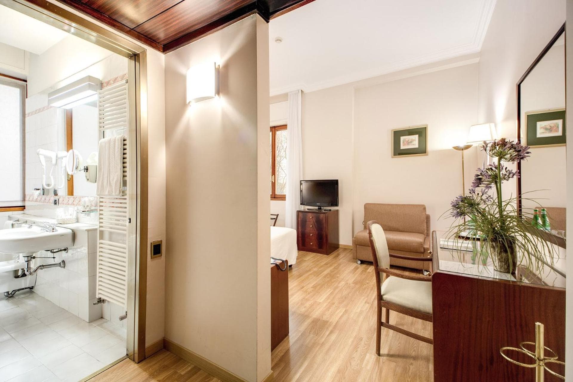 Hotel Bristol — 18