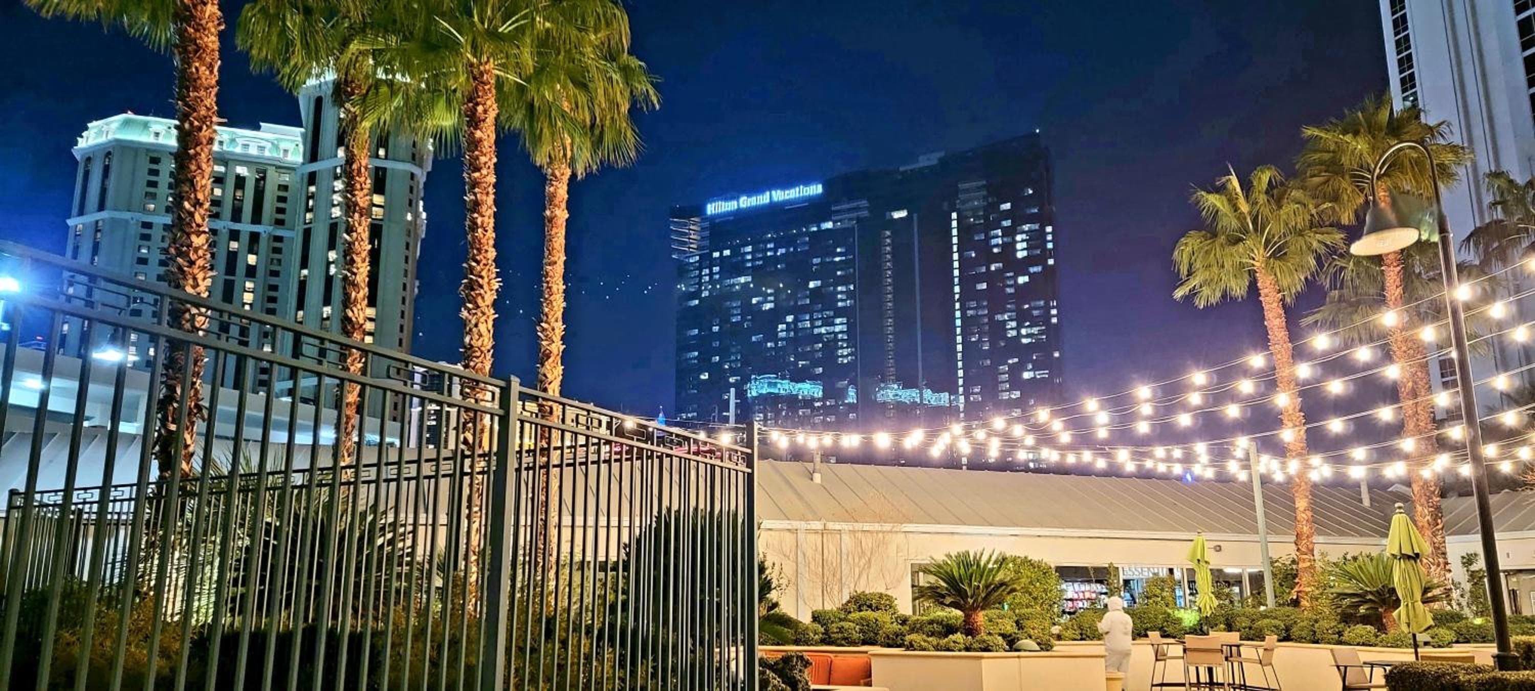 Awesome The Signature MGM condo with Strip view. No resort fee! — 4