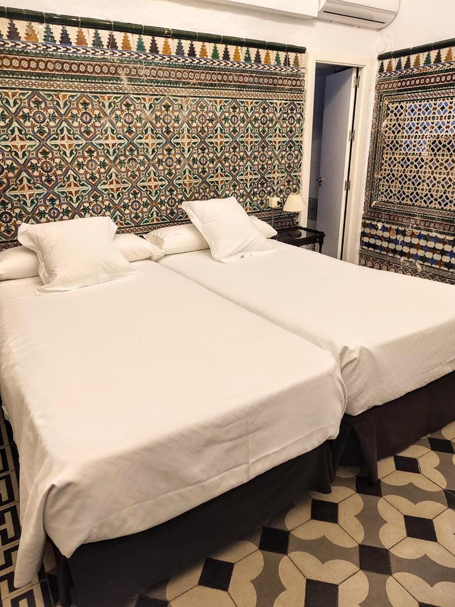 Hotel Simon — 27
