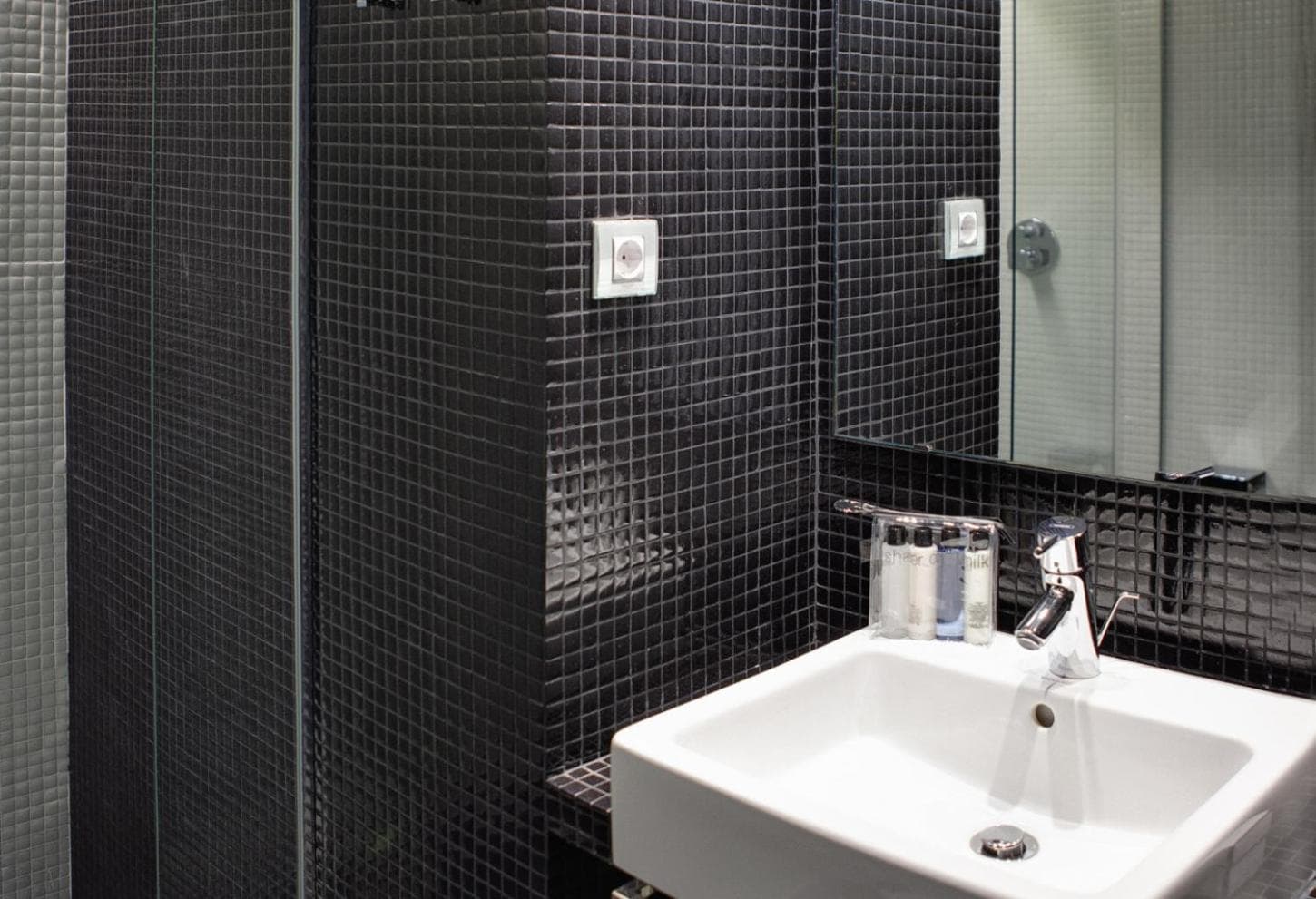 Hotel Gran Derby Suites, un piccolo hotel di lusso nel mondo — 21