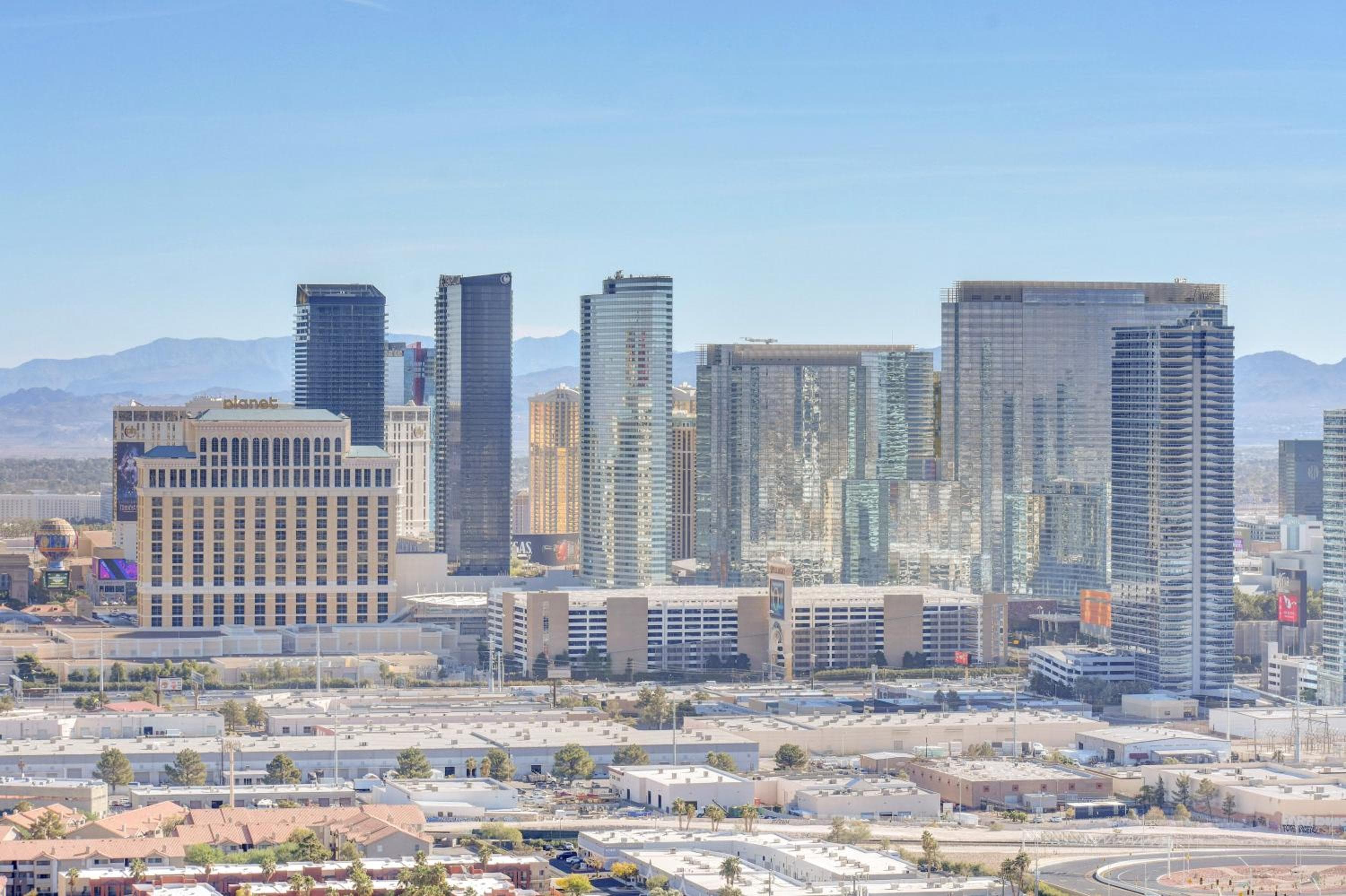 Private Luxury Panoramic Suite at Palms Place — 3