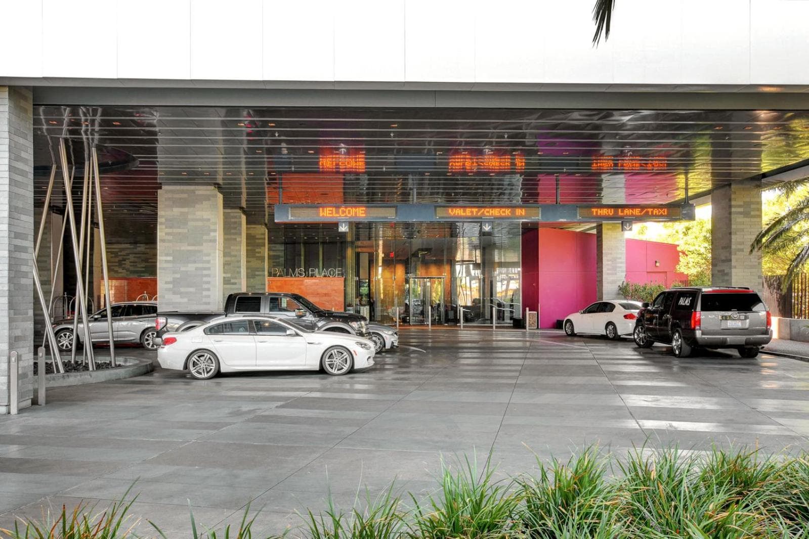 Private Luxury Panoramic Suite at Palms Place — 14