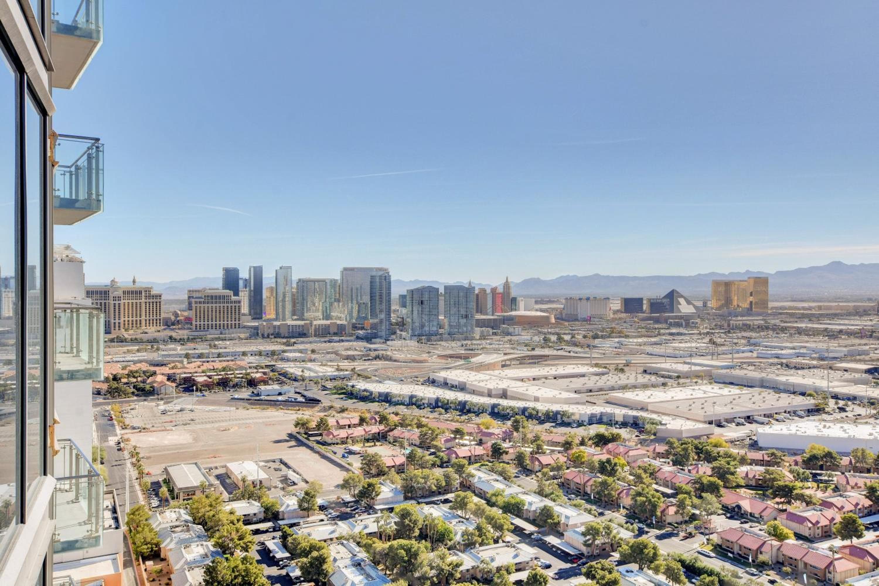 Private Luxury Panoramic Suite at Palms Place — 7