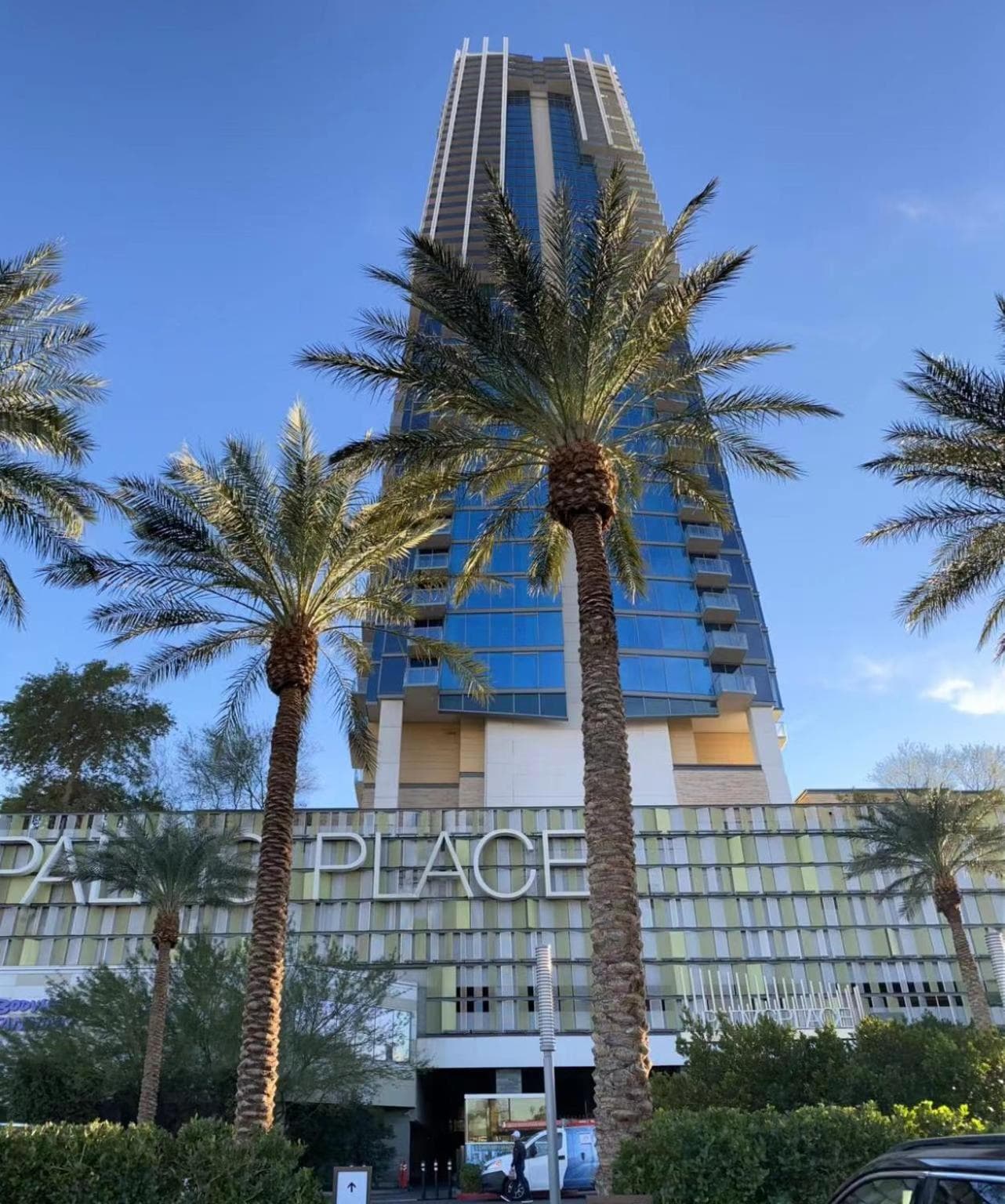 Private Luxury Panoramic Suite at Palms Place — 2