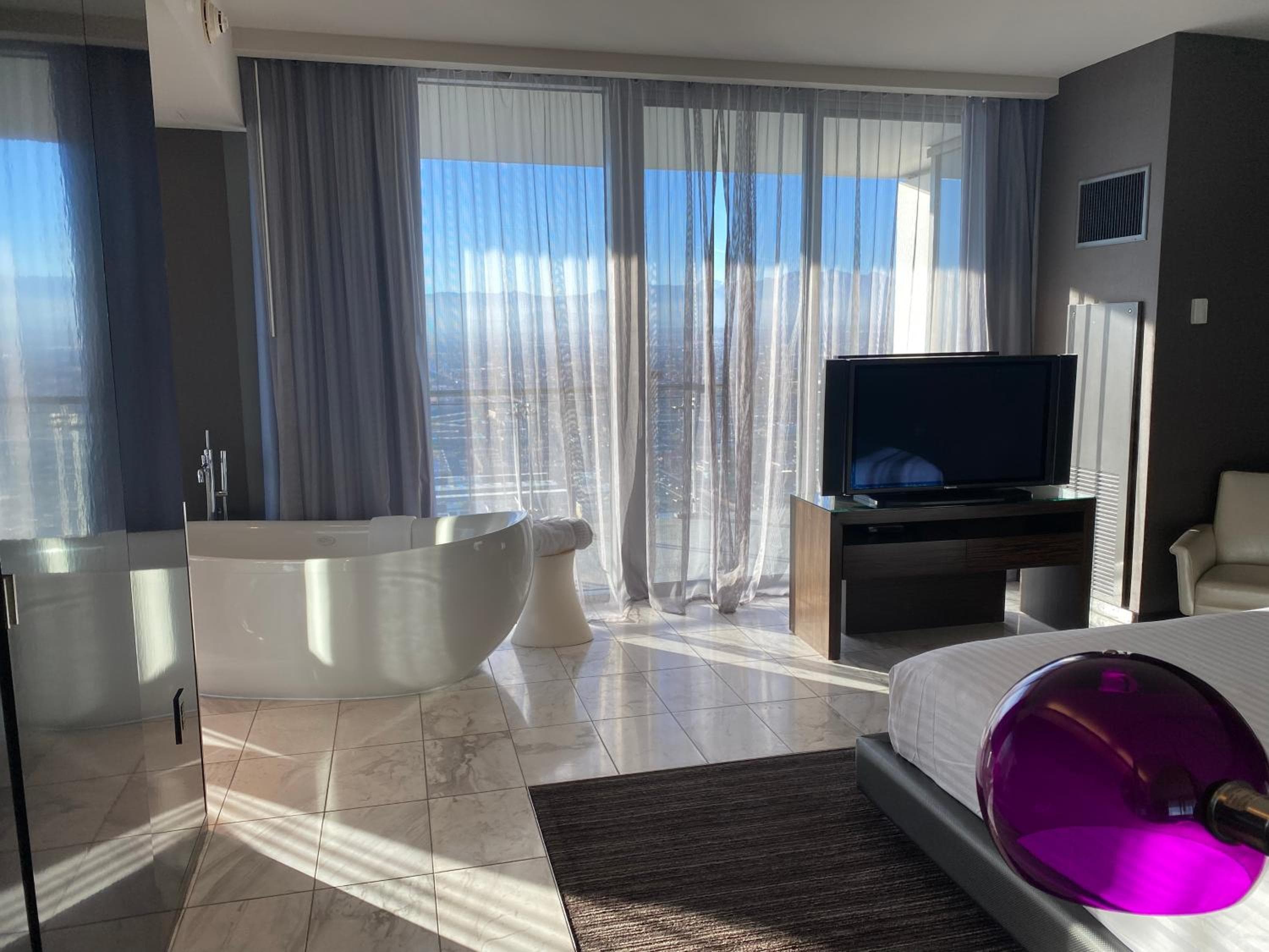 Private Luxury Panoramic Suite at Palms Place — 13
