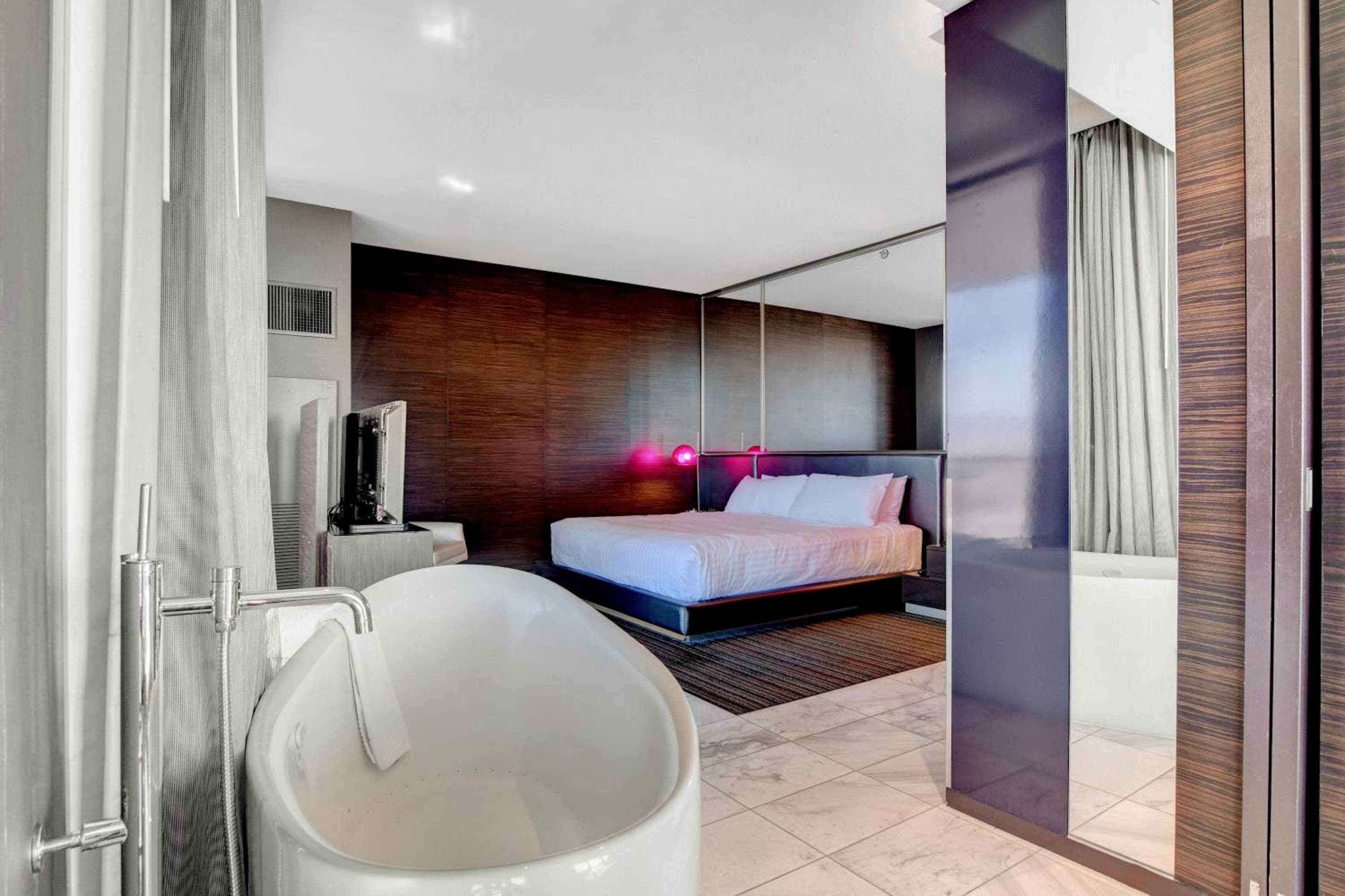 Private Luxury Panoramic Suite at Palms Place — 21