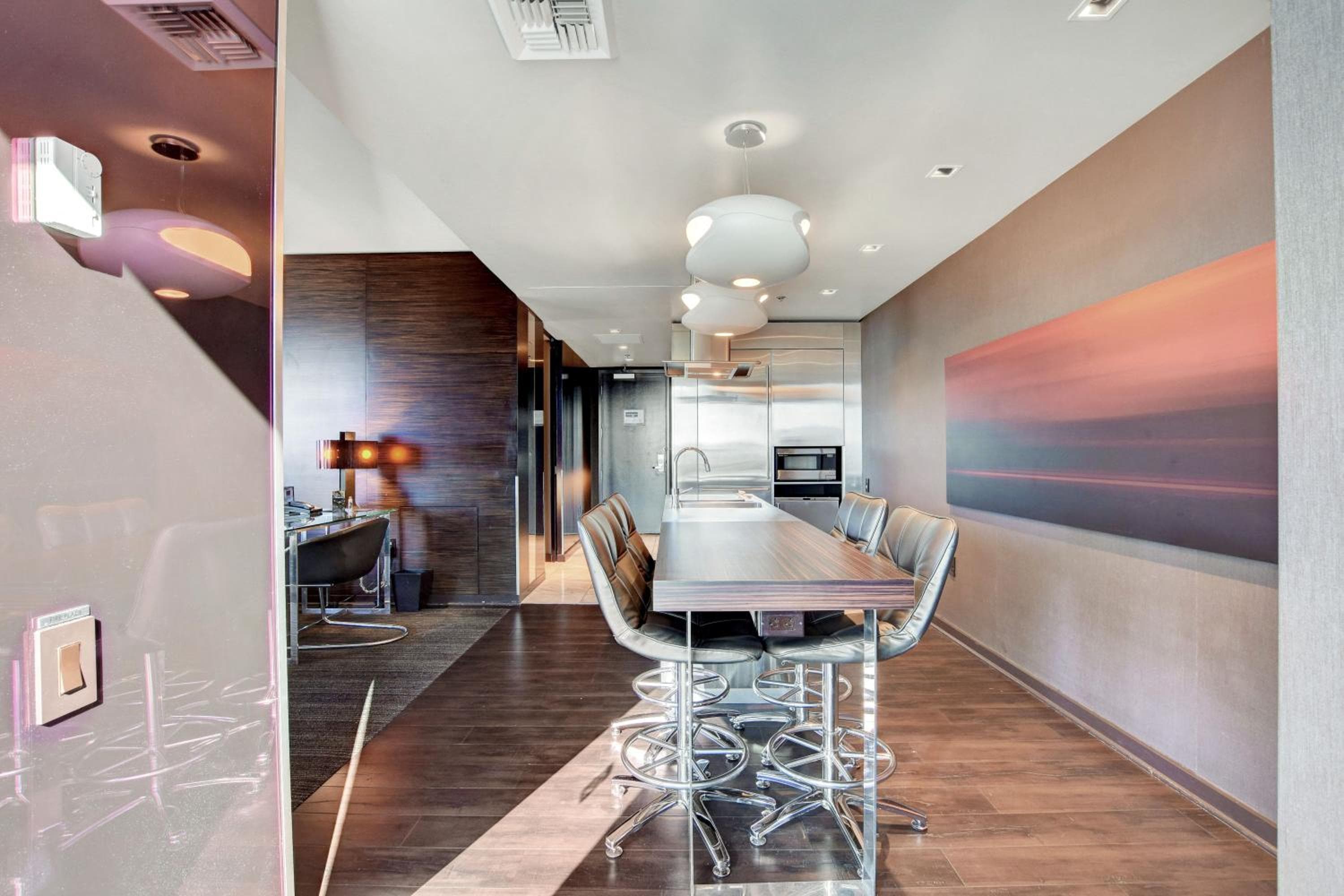 Private Luxury Panoramic Suite at Palms Place — 11
