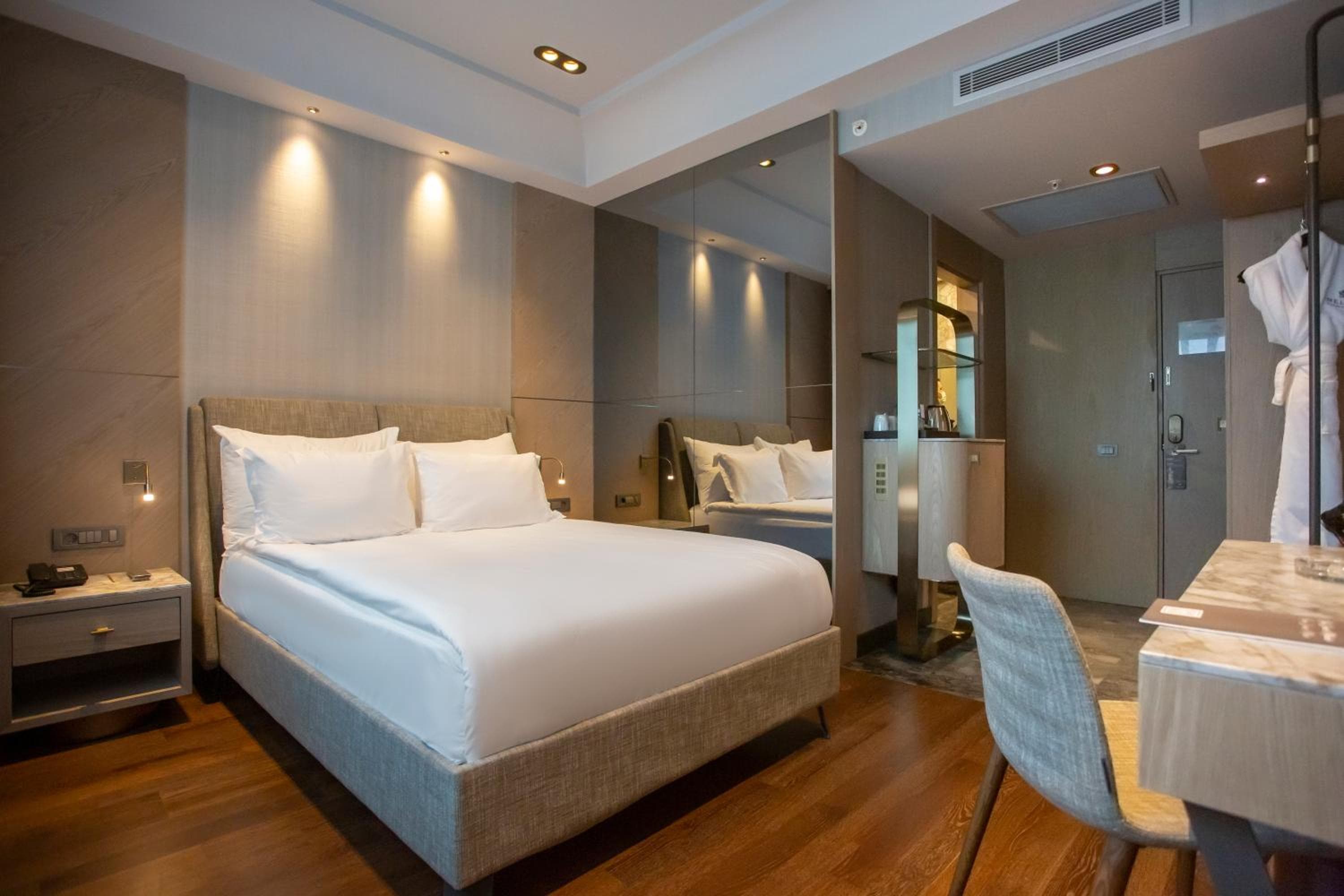 Melas Hotel Istanbul — 17