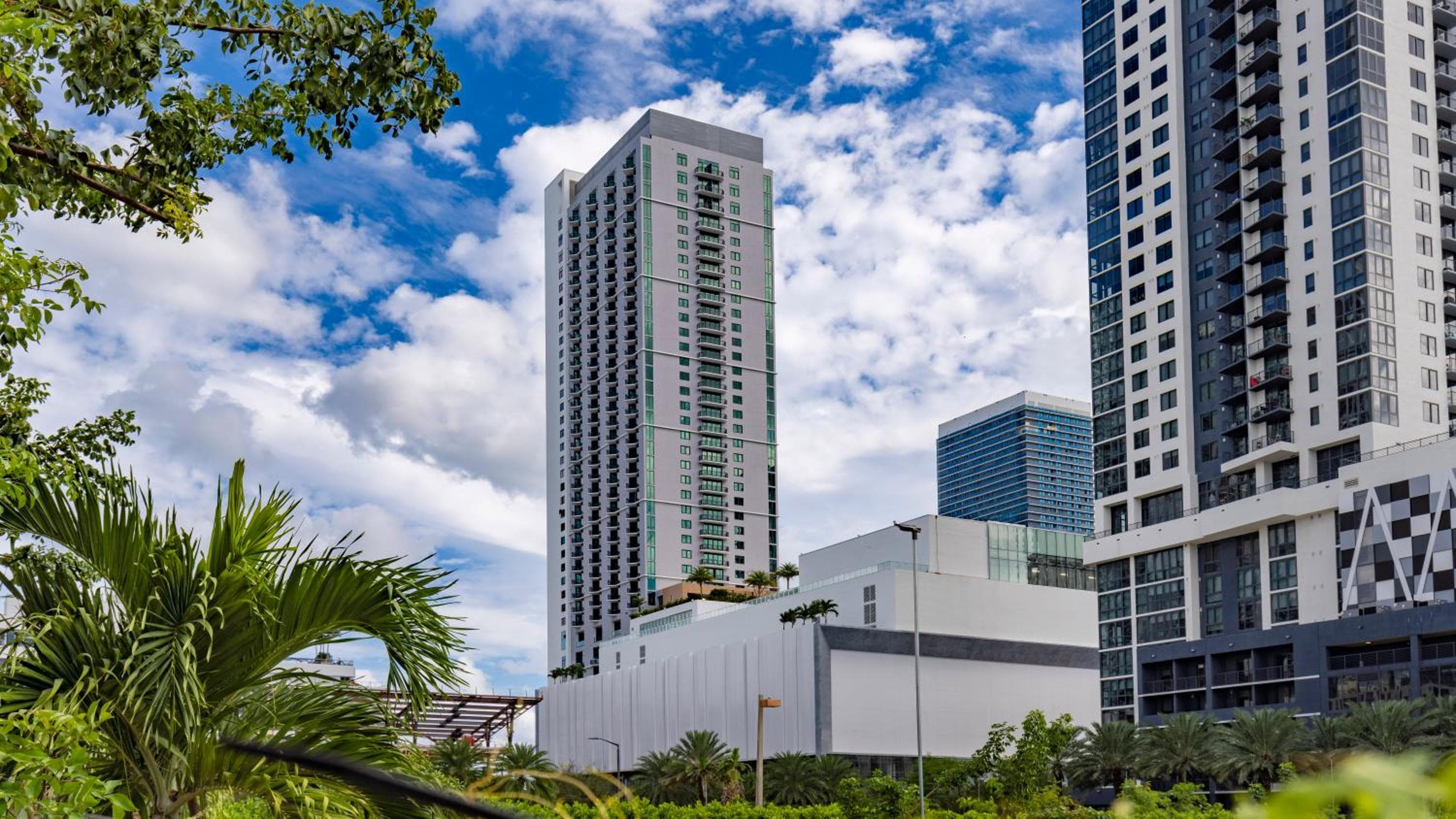 Global Luxury Suites Miami Worldcenter — 1