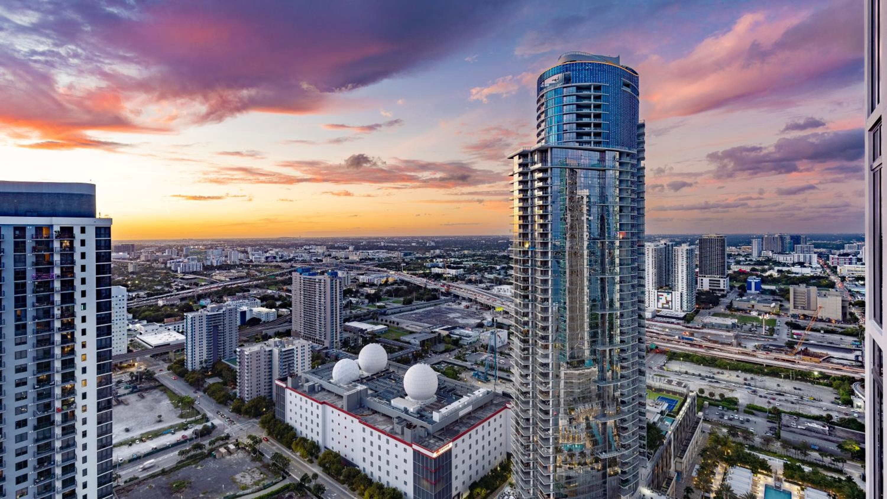 Global Luxury Suites Miami Worldcenter — 25