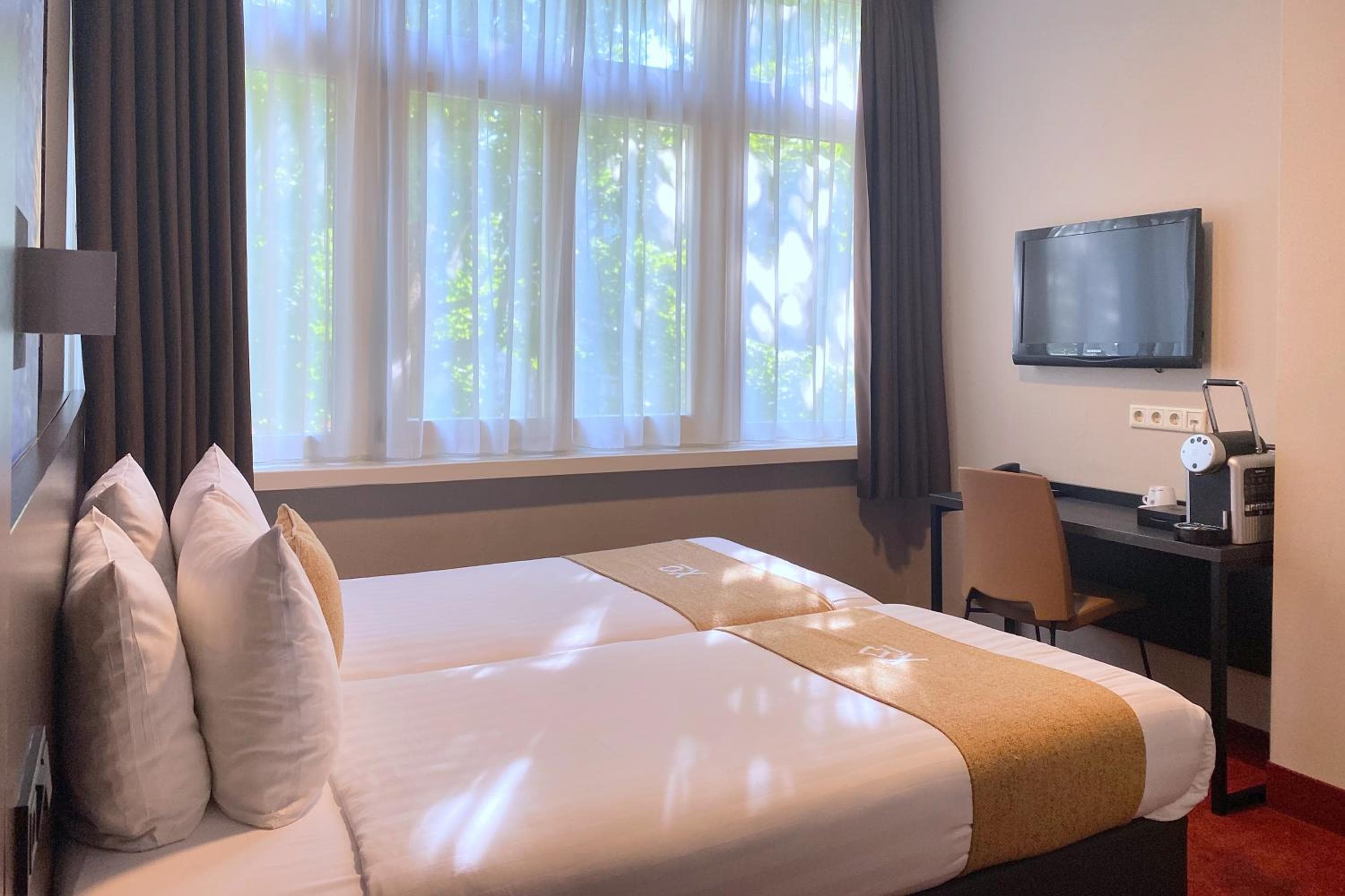 Hotel Van Gogh — 4