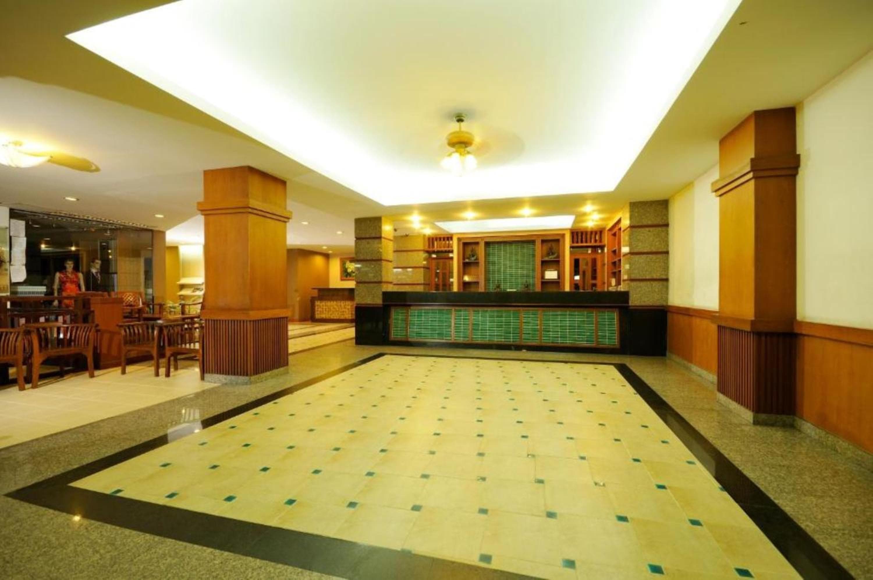Rambuttri Village Plaza — 3