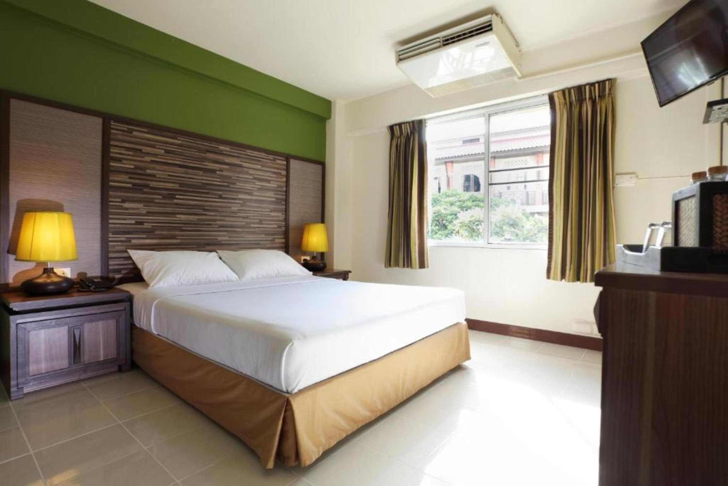 Rambuttri Village Plaza - SHA Plus Plus — 6