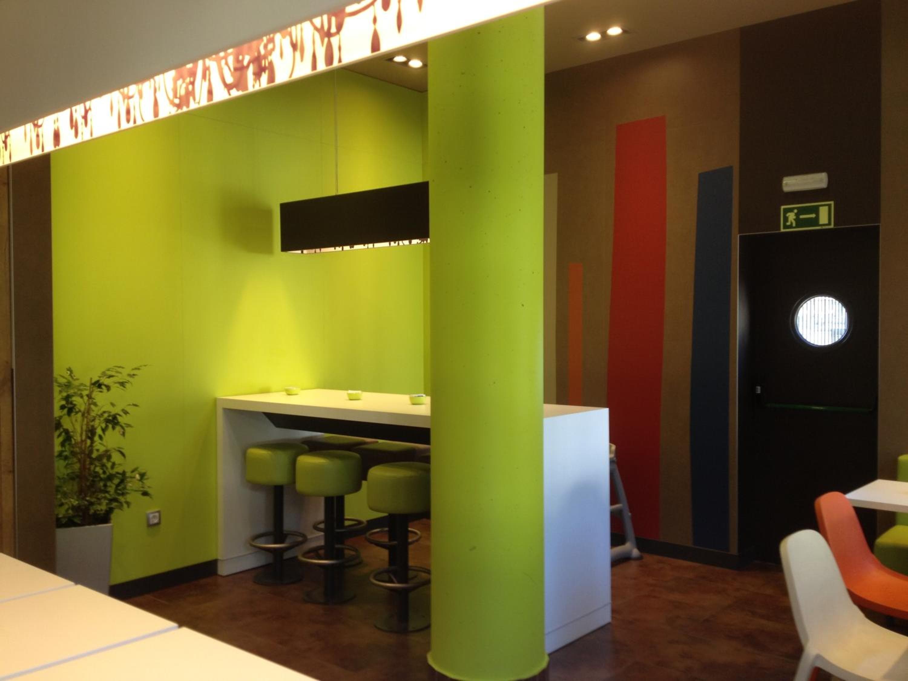 Ibis Budget Sevilla Aeropuerto — 15