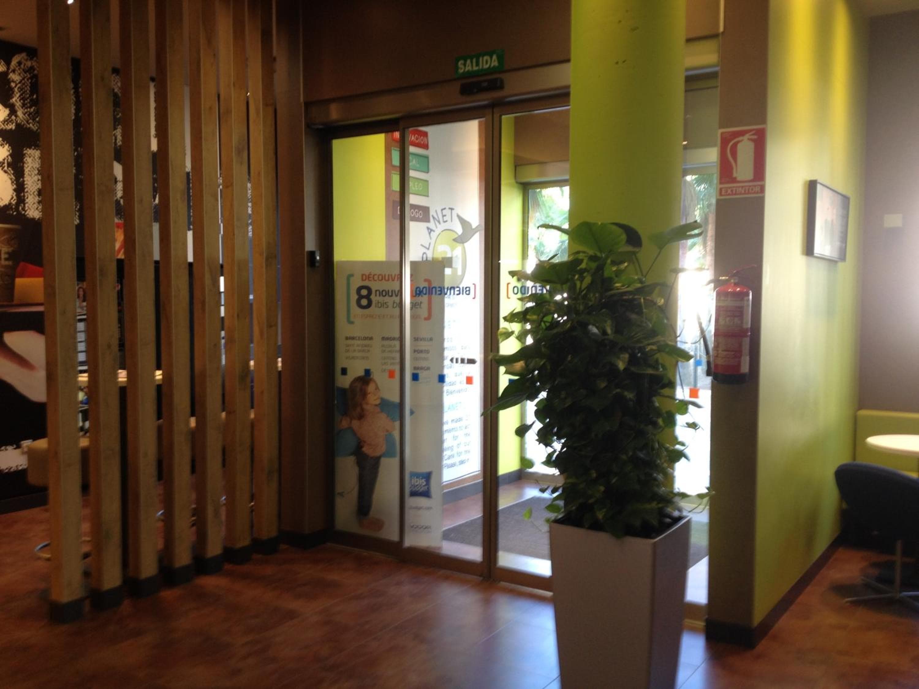 Ibis Budget Sevilla Aeropuerto — 14