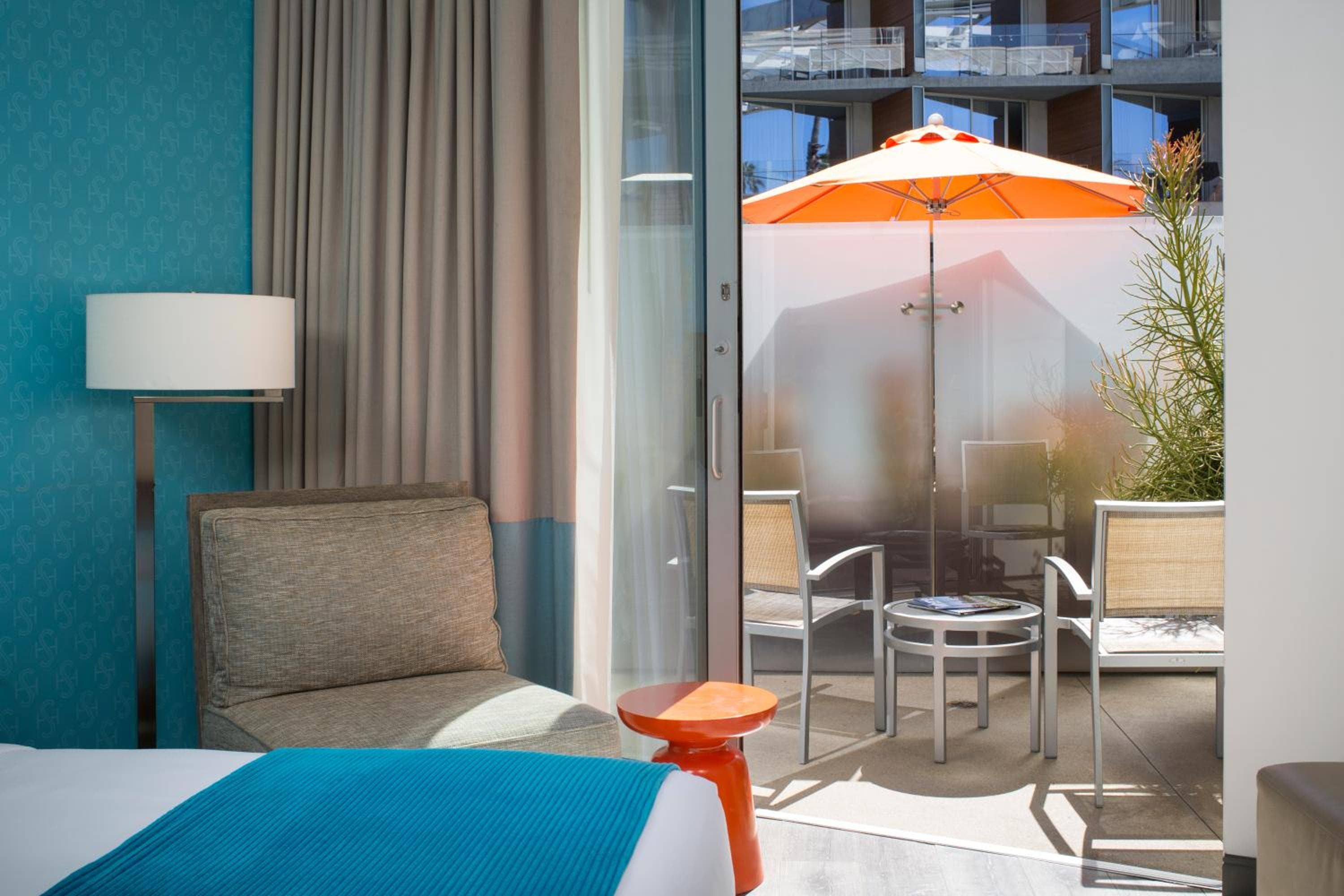 Hotel sulla riva — 19