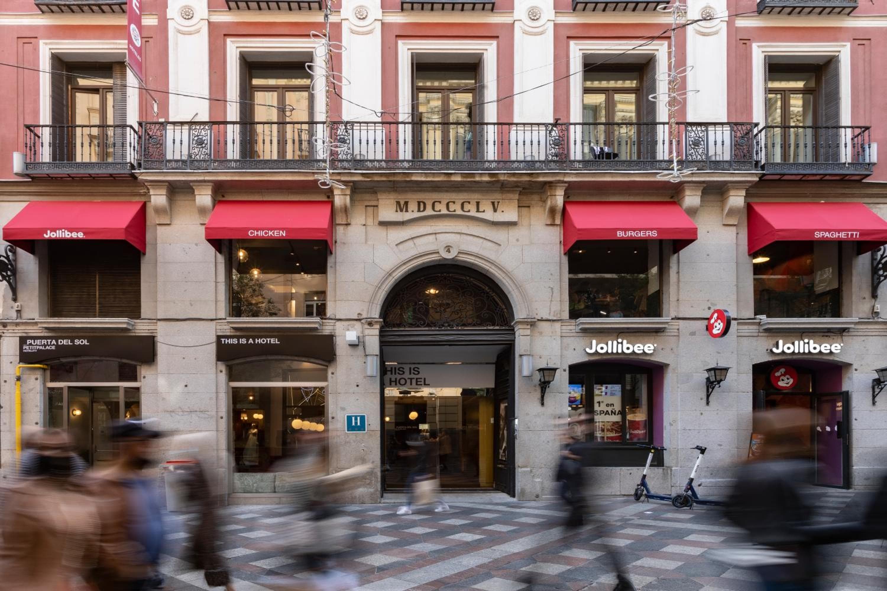 Petit Palace Puerta del Sol — 17