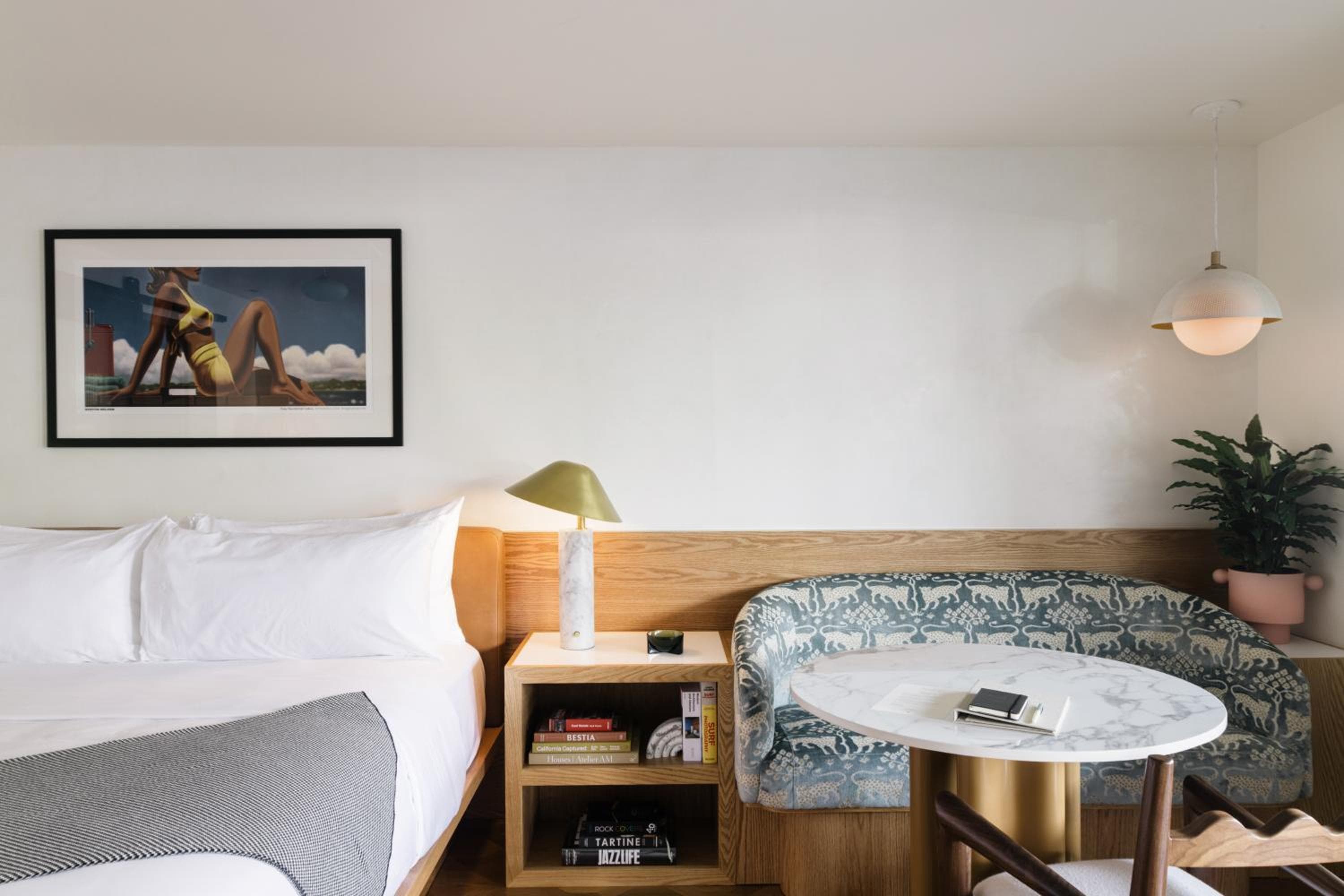 Short Stories Hotel Near The Grove — 20