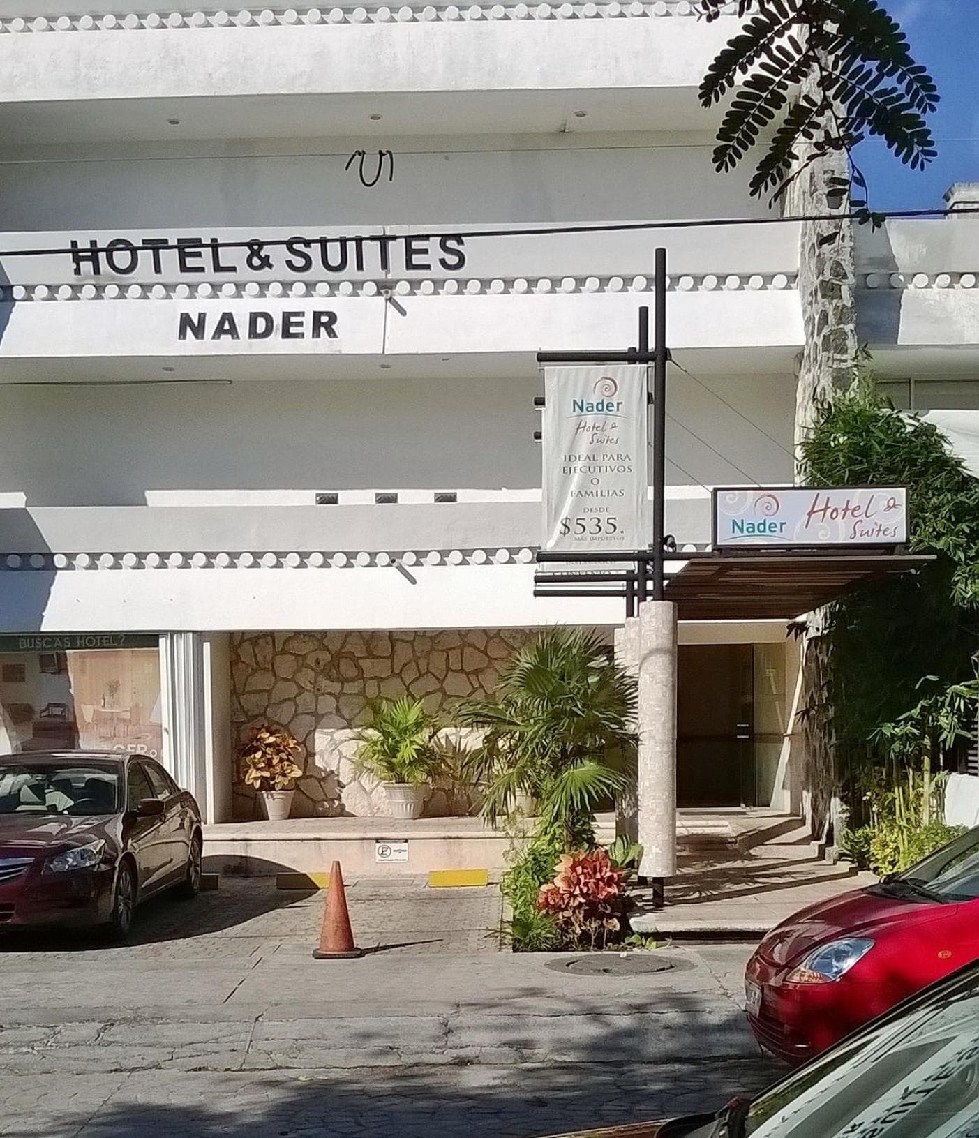 Hotel y Suites Nader — 1