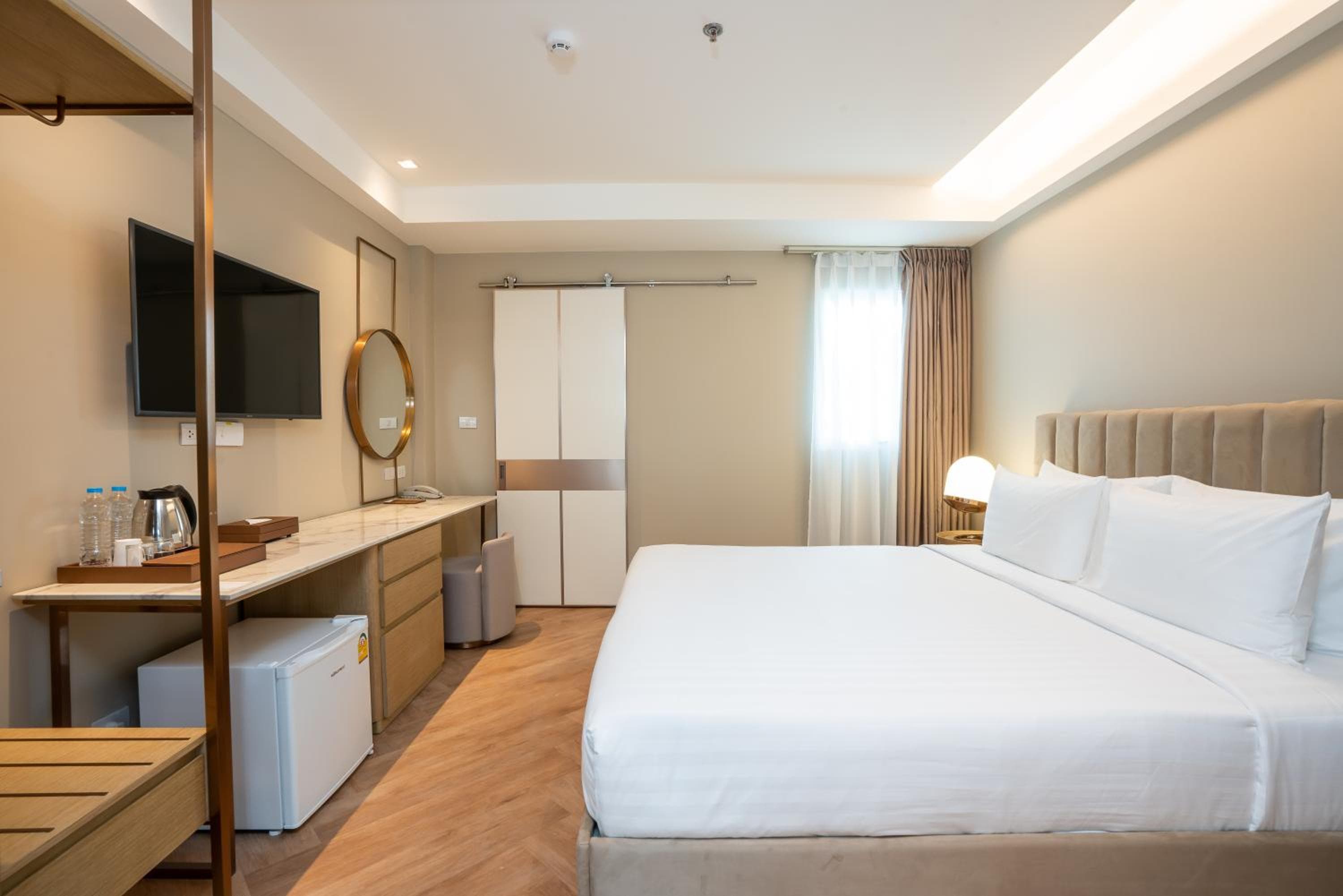 Lejos Bangkok Riverside Kene — 11