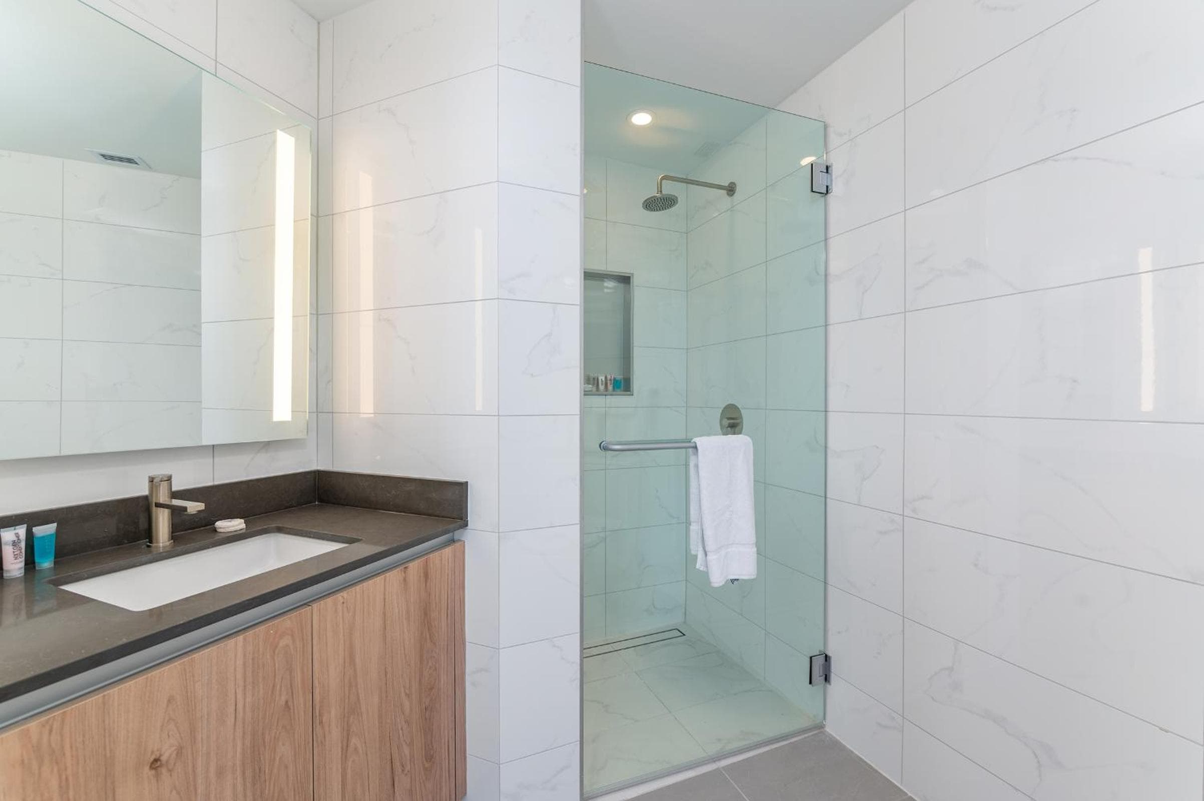 Global Luxury Suites Miami Worldcenter — 19