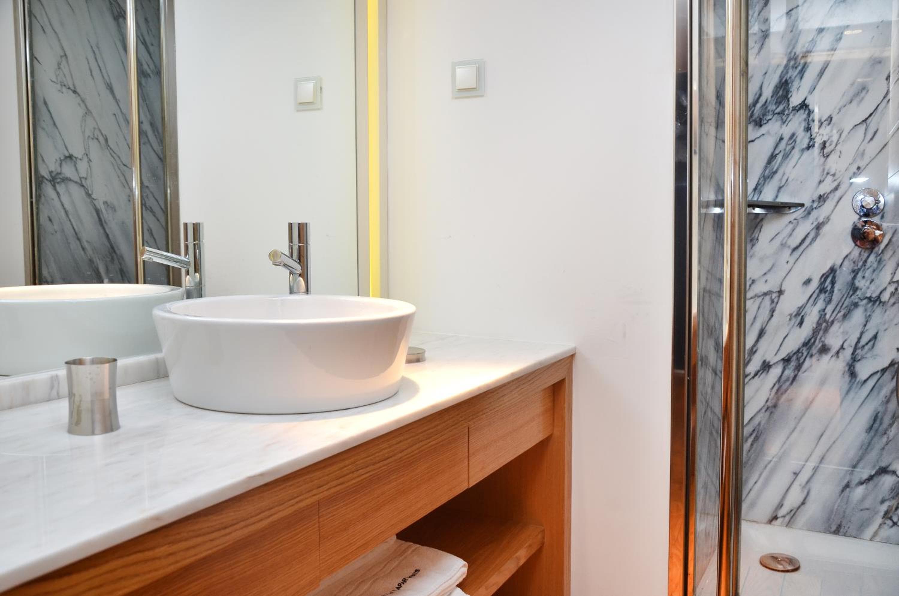 Browns Boutique Hotel — 16