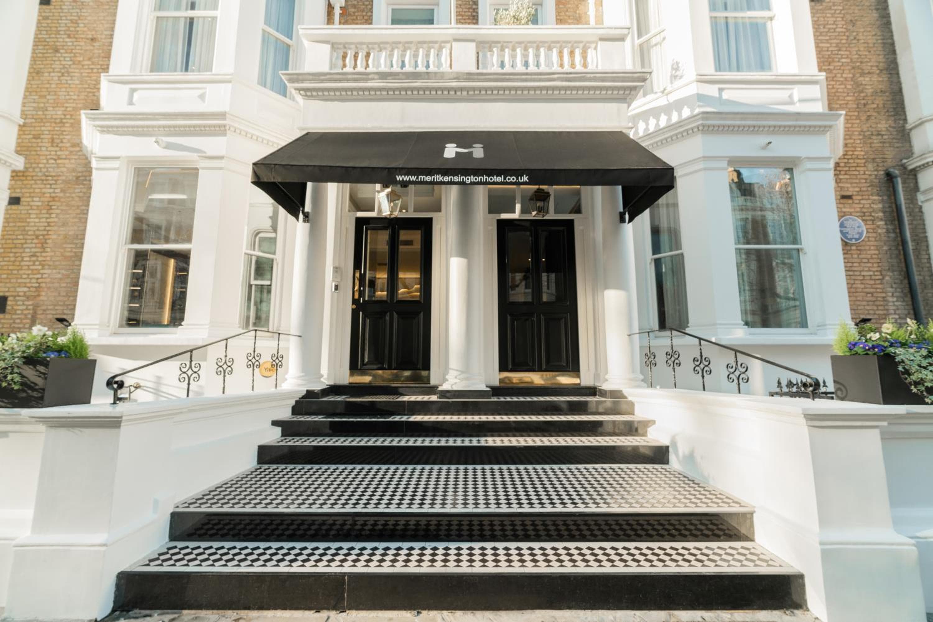 Hotel Kensington — 1